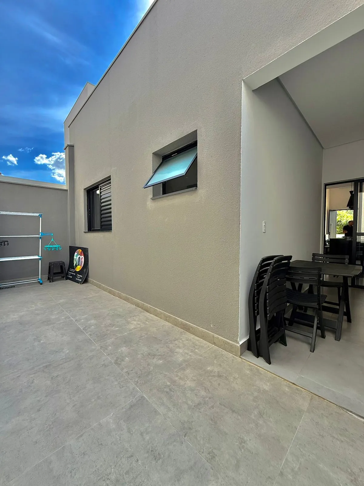 Casa Térrea à Venda com 3 dormitórios sendo 1 suíte e quintal amplo, 99m² no Condomínio Vale Azul em Votorantim/SP