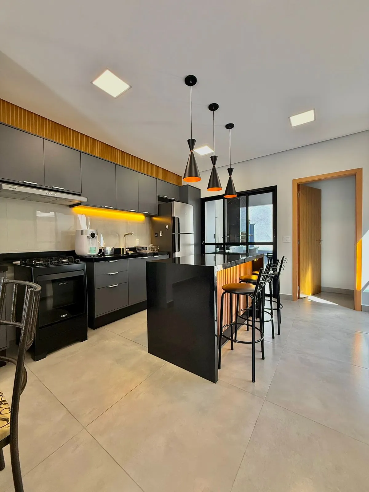 Casa Térrea à Venda com 3 dormitórios sendo 1 suíte e quintal amplo, 99m² no Condomínio Vale Azul em Votorantim/SP