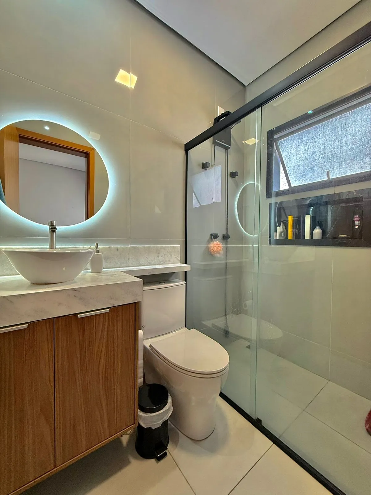 Casa Térrea à Venda com 3 dormitórios sendo 1 suíte e quintal amplo, 99m² no Condomínio Vale Azul em Votorantim/SP