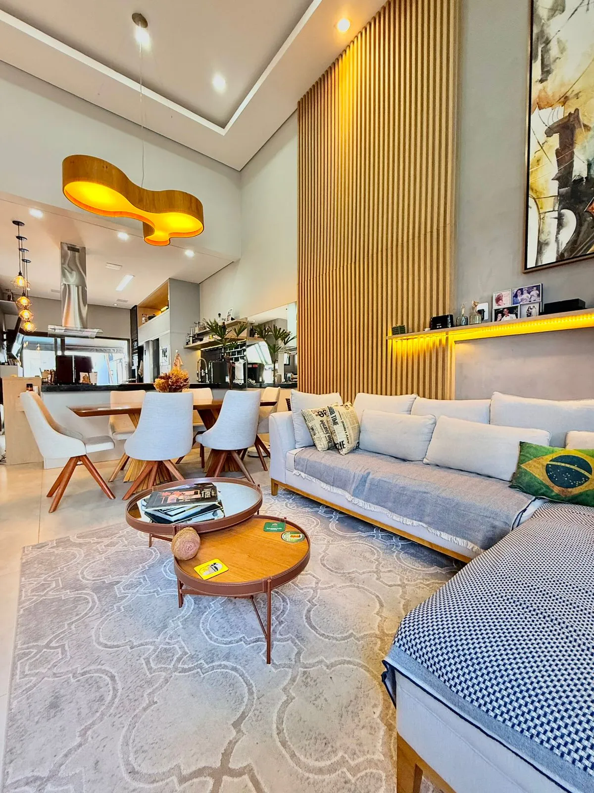 Casa Térrea Mobiliada à Venda com 3 dormitórios e área gourmet c/ piscina no Condomínio Villagio Di Capri