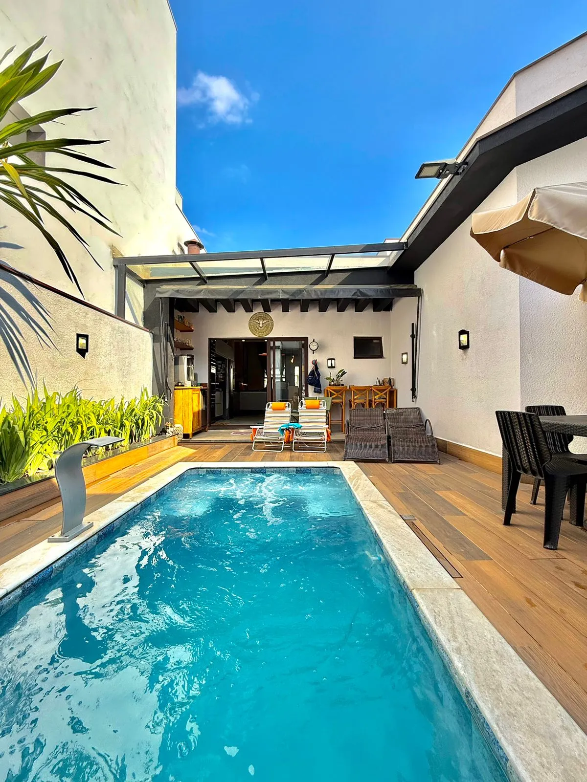 Casa Térrea Mobiliada à Venda com 3 dormitórios e área gourmet c/ piscina no Condomínio Villagio Di Capri