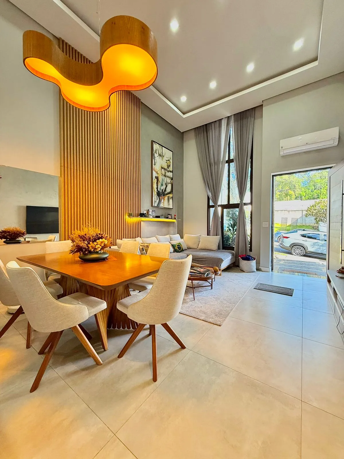 Casa Térrea Mobiliada à Venda com 3 dormitórios e área gourmet c/ piscina no Condomínio Villagio Di Capri