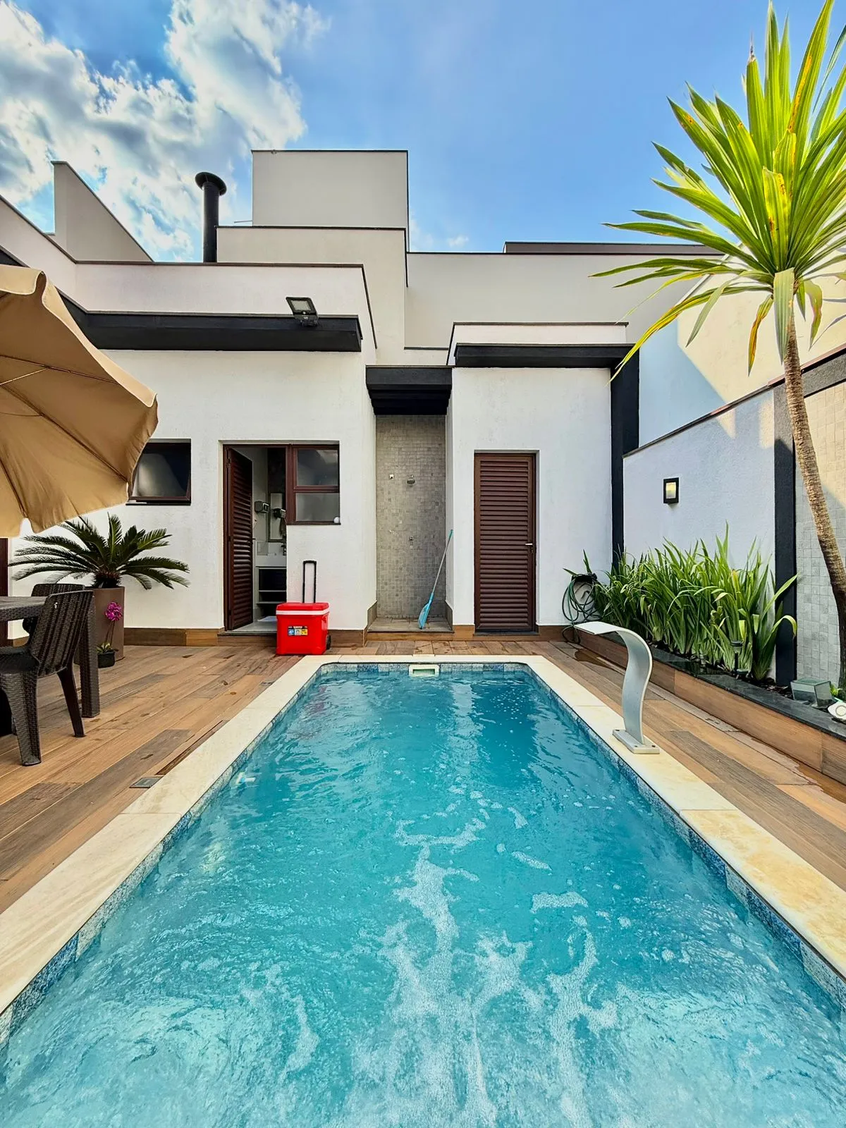 Casa Térrea Mobiliada à Venda com 3 dormitórios e área gourmet c/ piscina no Condomínio Villagio Di Capri