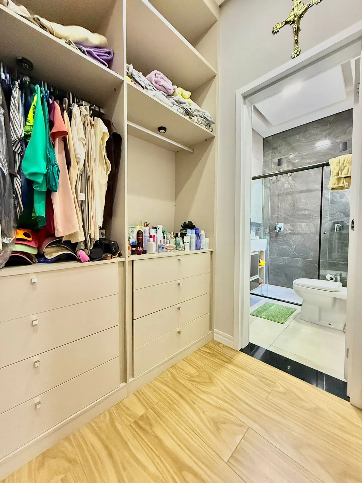 Casa Térrea Mobiliada à Venda com 3 dormitórios e área gourmet c/ piscina no Condomínio Villagio Di Capri