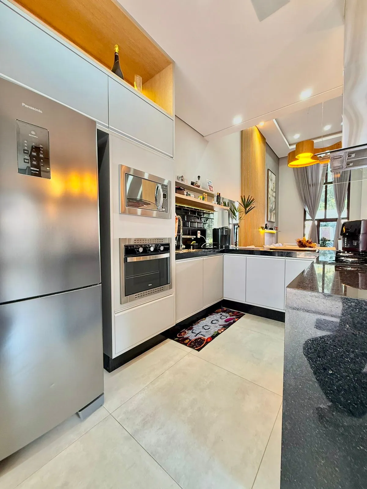 Casa Térrea Mobiliada à Venda com 3 dormitórios e área gourmet c/ piscina no Condomínio Villagio Di Capri