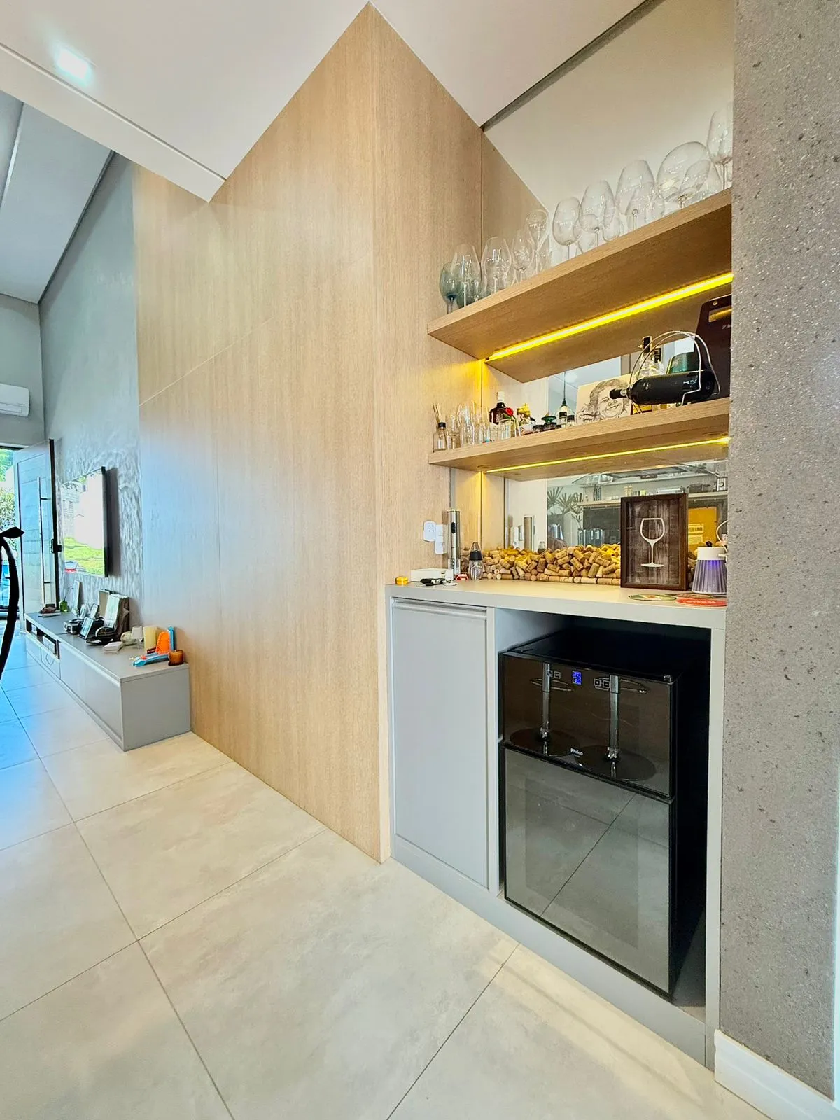 Casa Térrea Mobiliada à Venda com 3 dormitórios e área gourmet c/ piscina no Condomínio Villagio Di Capri