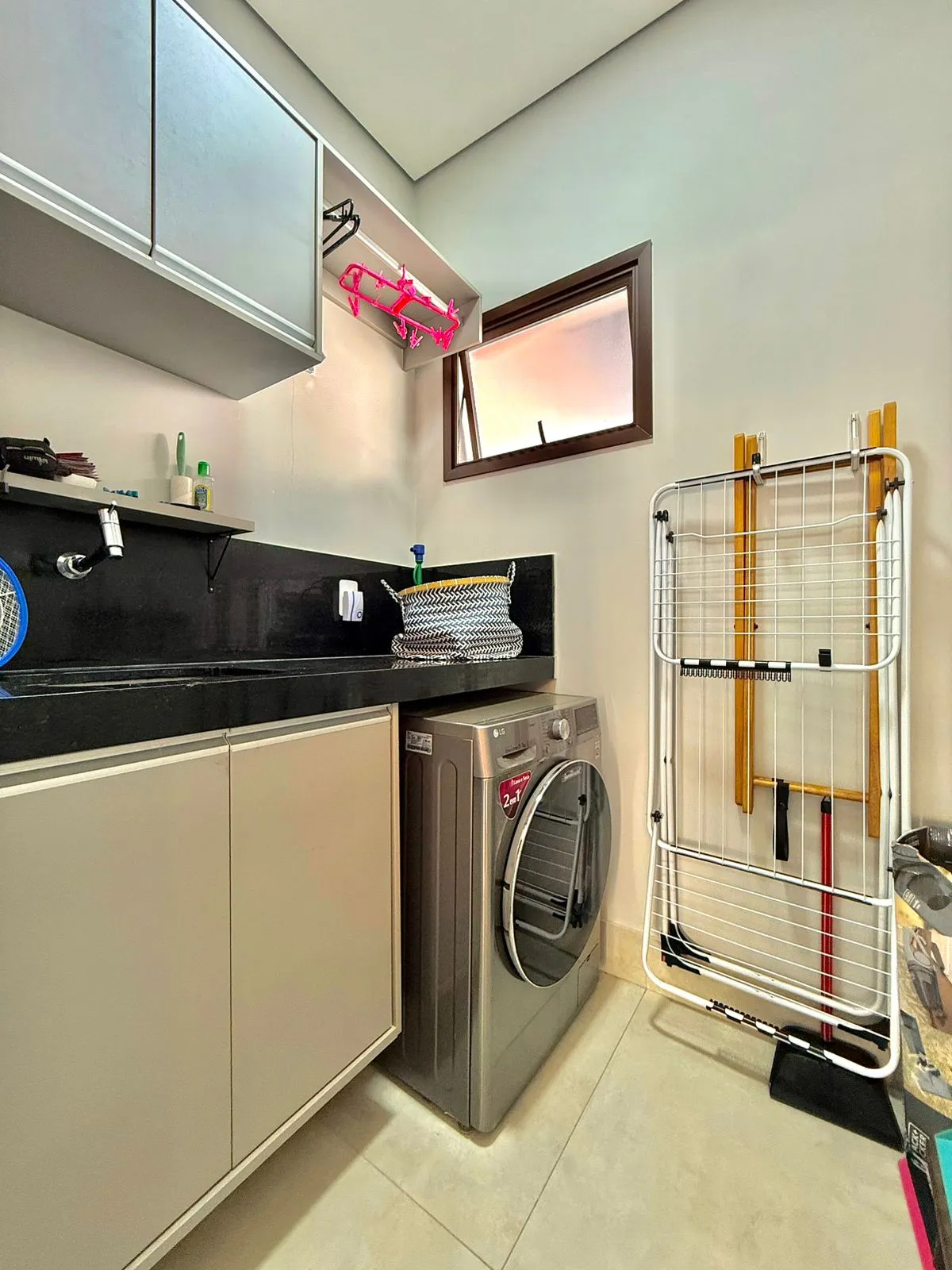 Casa Térrea Mobiliada à Venda com 3 dormitórios e área gourmet c/ piscina no Condomínio Villagio Di Capri