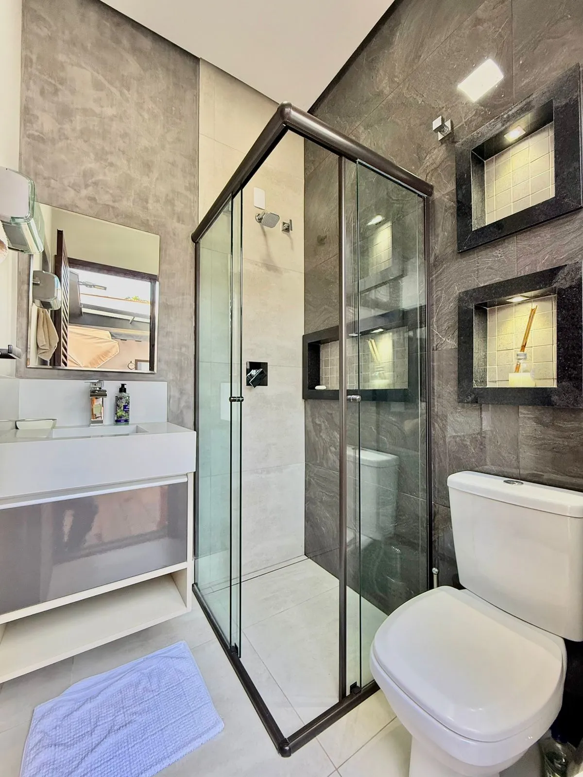 Casa Térrea Mobiliada à Venda com 3 dormitórios e área gourmet c/ piscina no Condomínio Villagio Di Capri