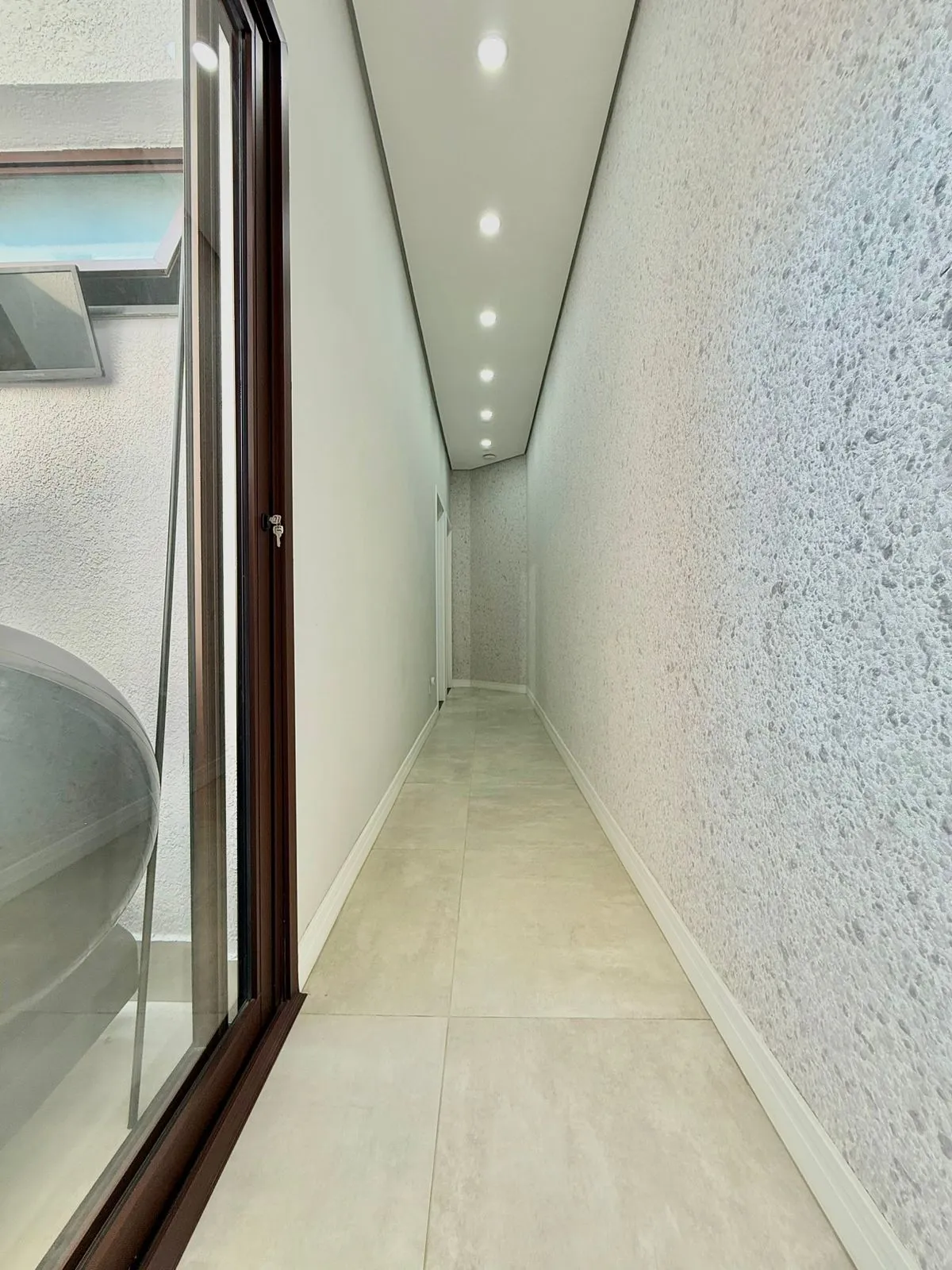 Casa Térrea Mobiliada à Venda com 3 dormitórios e área gourmet c/ piscina no Condomínio Villagio Di Capri