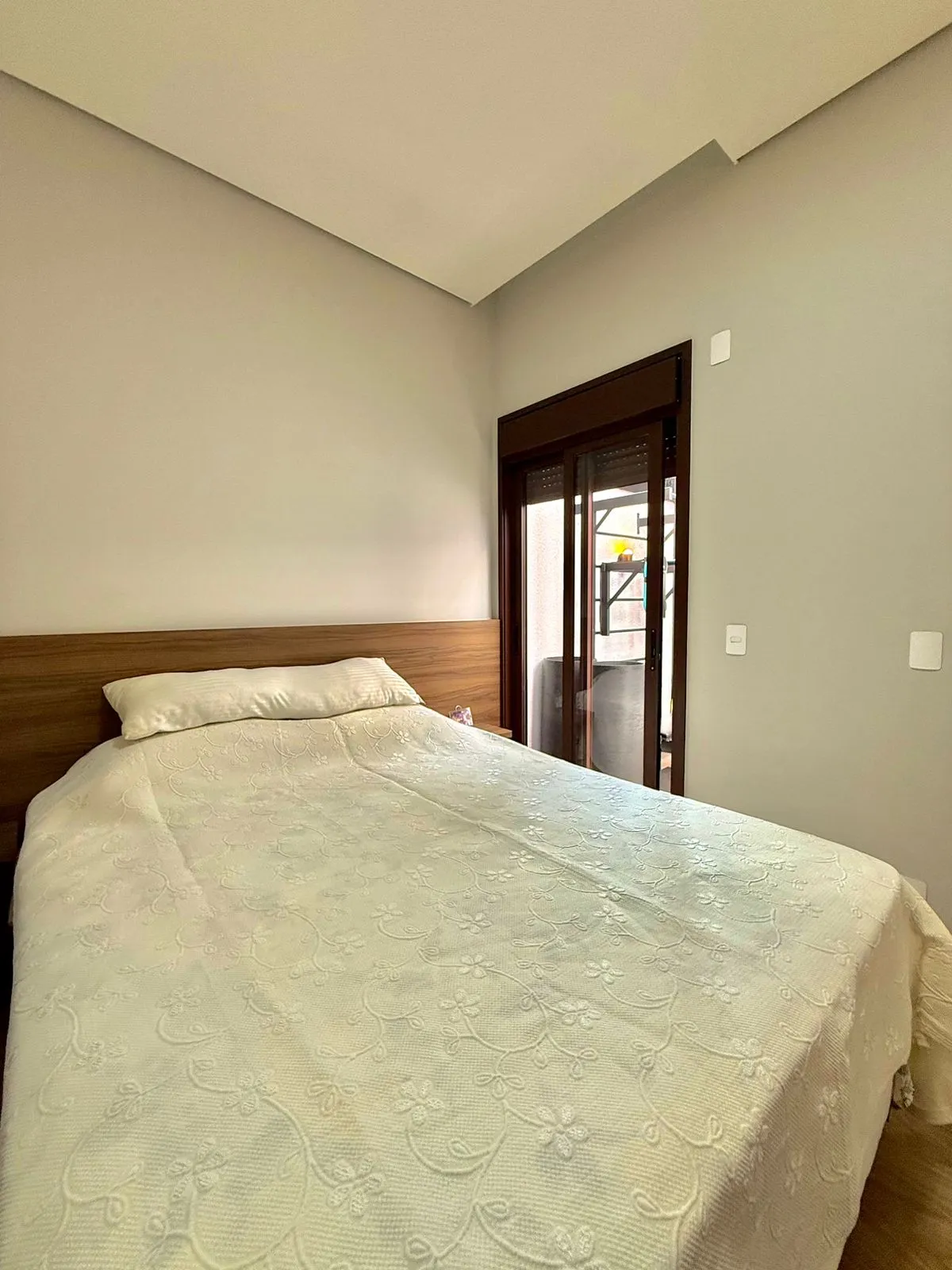 Casa Térrea Mobiliada à Venda com 3 dormitórios e área gourmet c/ piscina no Condomínio Villagio Di Capri