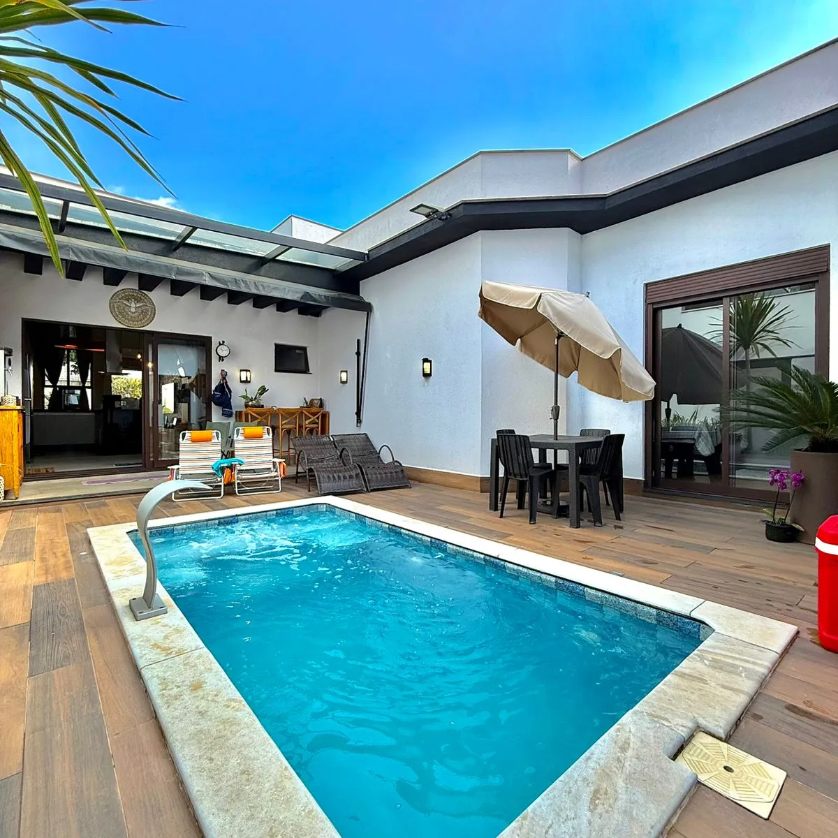 Casa Térrea Mobiliada à Venda com 3 dormitórios e área gourmet c/ piscina no Condomínio Villagio Di Capri