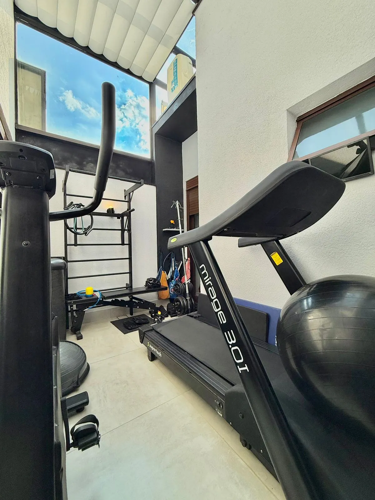 Casa Térrea Mobiliada à Venda com 3 dormitórios e área gourmet c/ piscina no Condomínio Villagio Di Capri