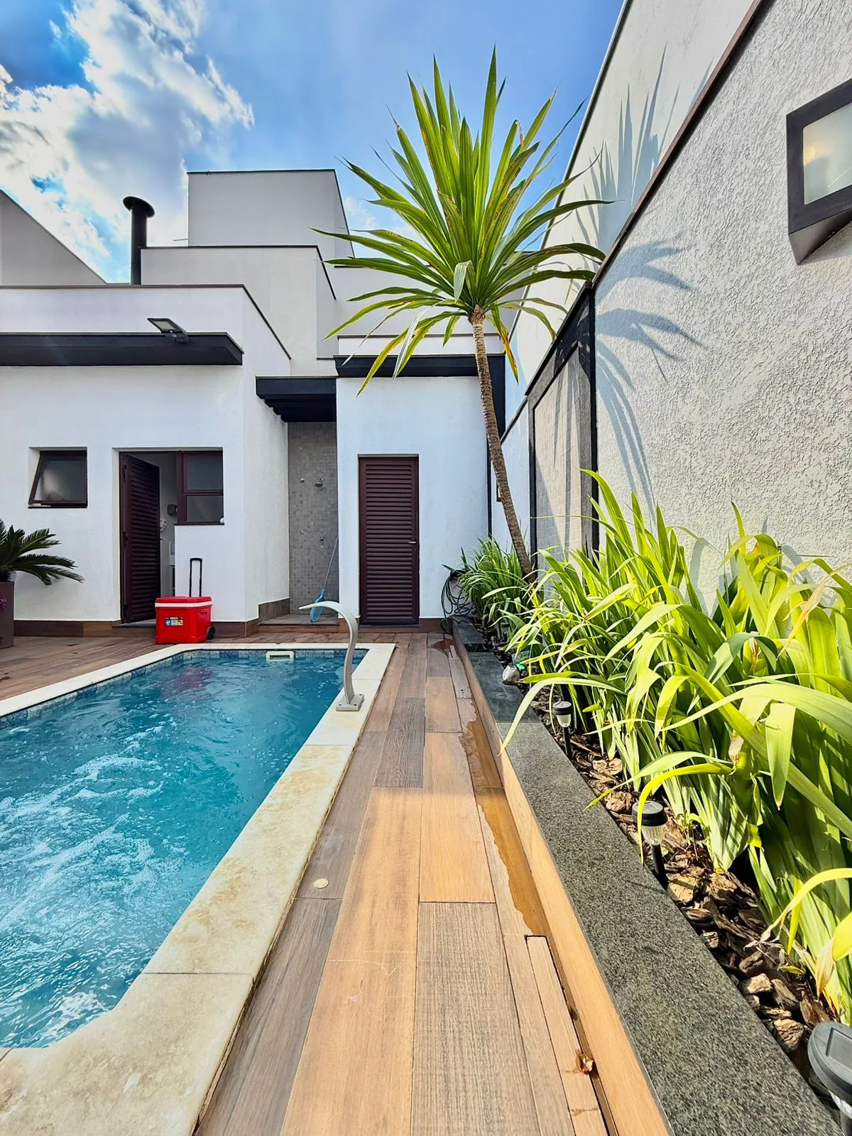 Casa Térrea Mobiliada à Venda com 3 dormitórios e área gourmet c/ piscina no Condomínio Villagio Di Capri