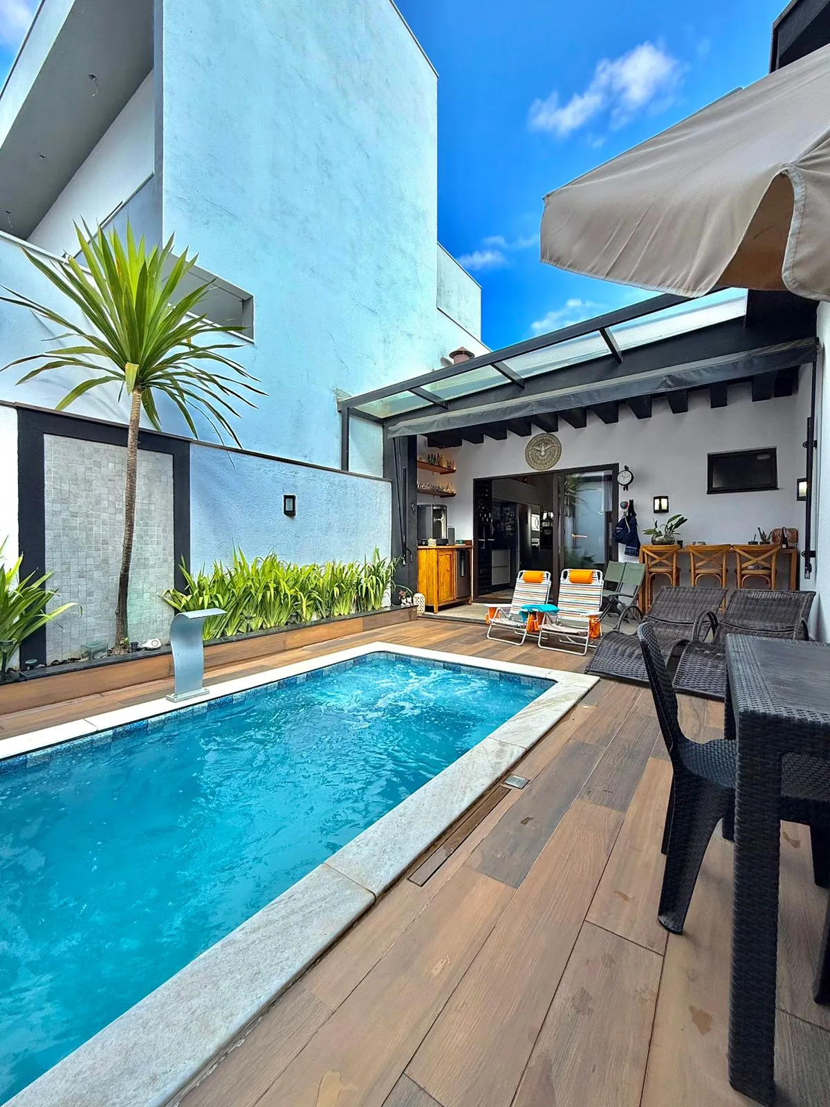 Casa Térrea Mobiliada à Venda com 3 dormitórios e área gourmet c/ piscina no Condomínio Villagio Di Capri