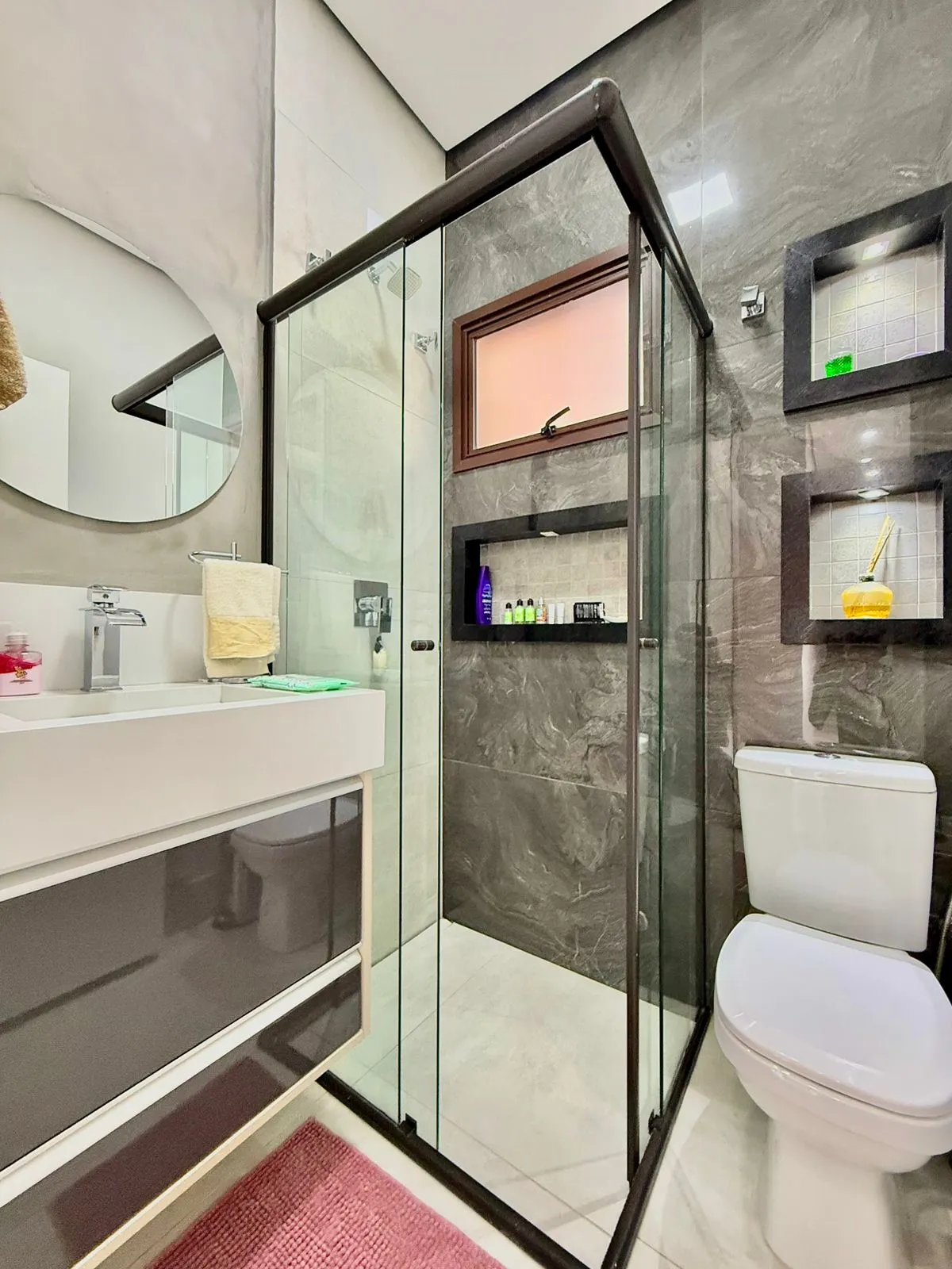 Casa Térrea Mobiliada à Venda com 3 dormitórios e área gourmet c/ piscina no Condomínio Villagio Di Capri