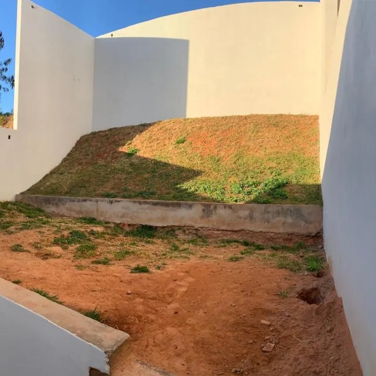 Casa Térrea à Venda com 3 dormitórios, área social integrada e quintal amplo no Condomínio Vale Azul em Votorantim/SP
