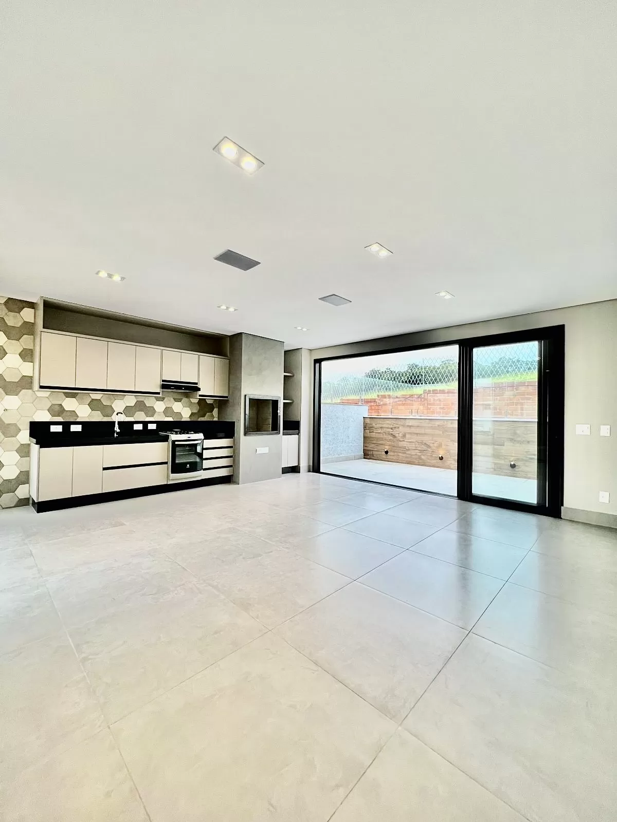 Sobrado à Venda com 3 suítes sendo 1 master e piscina, 390m² em Votorantim/SP no Condomínio Aldeia da Mata