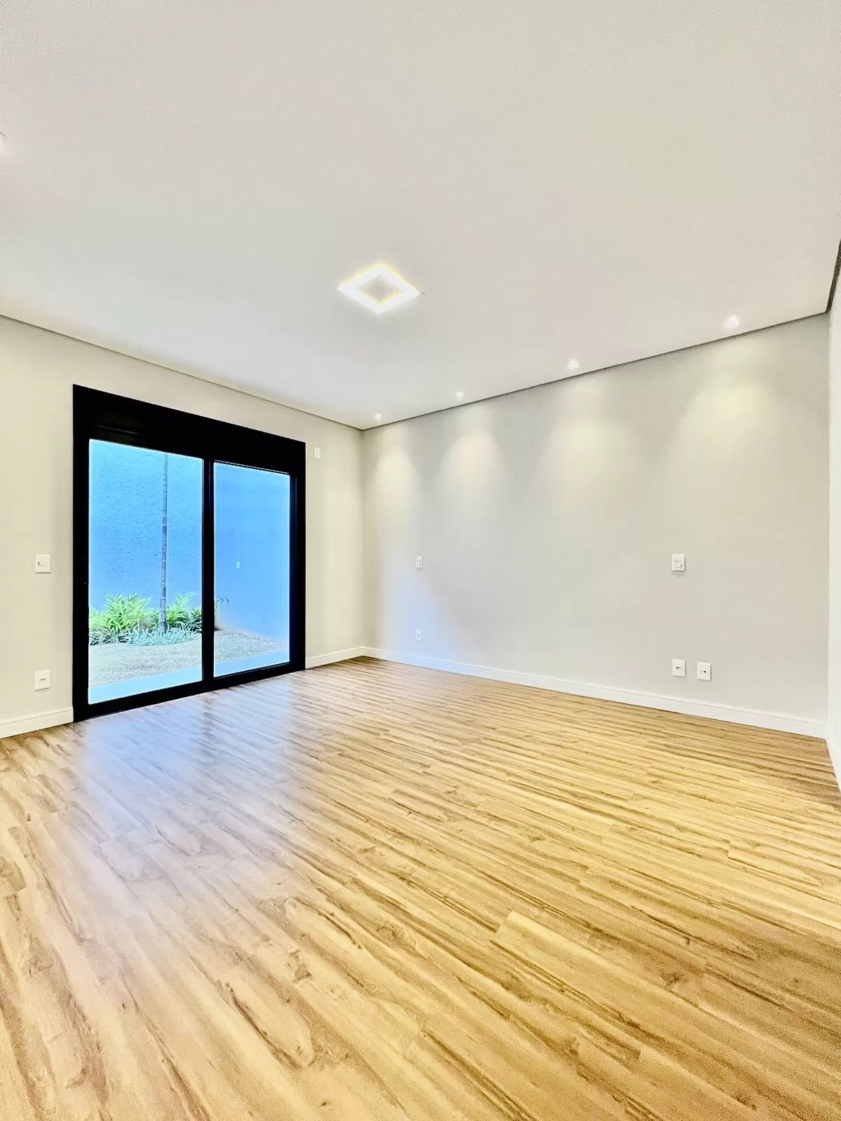 Sobrado à Venda com 3 suítes sendo 1 master e piscina, 390m² em Votorantim/SP no Condomínio Aldeia da Mata