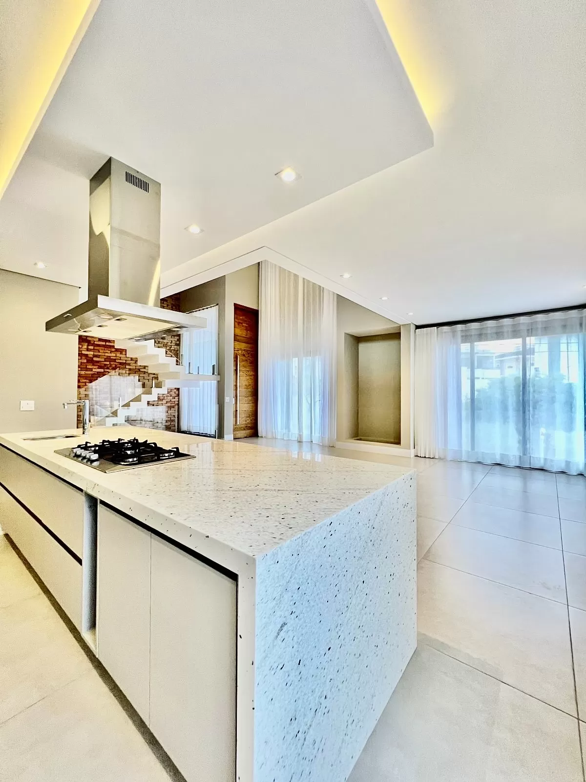 Sobrado à Venda com 3 suítes sendo 1 master e piscina, 390m² em Votorantim/SP no Condomínio Aldeia da Mata