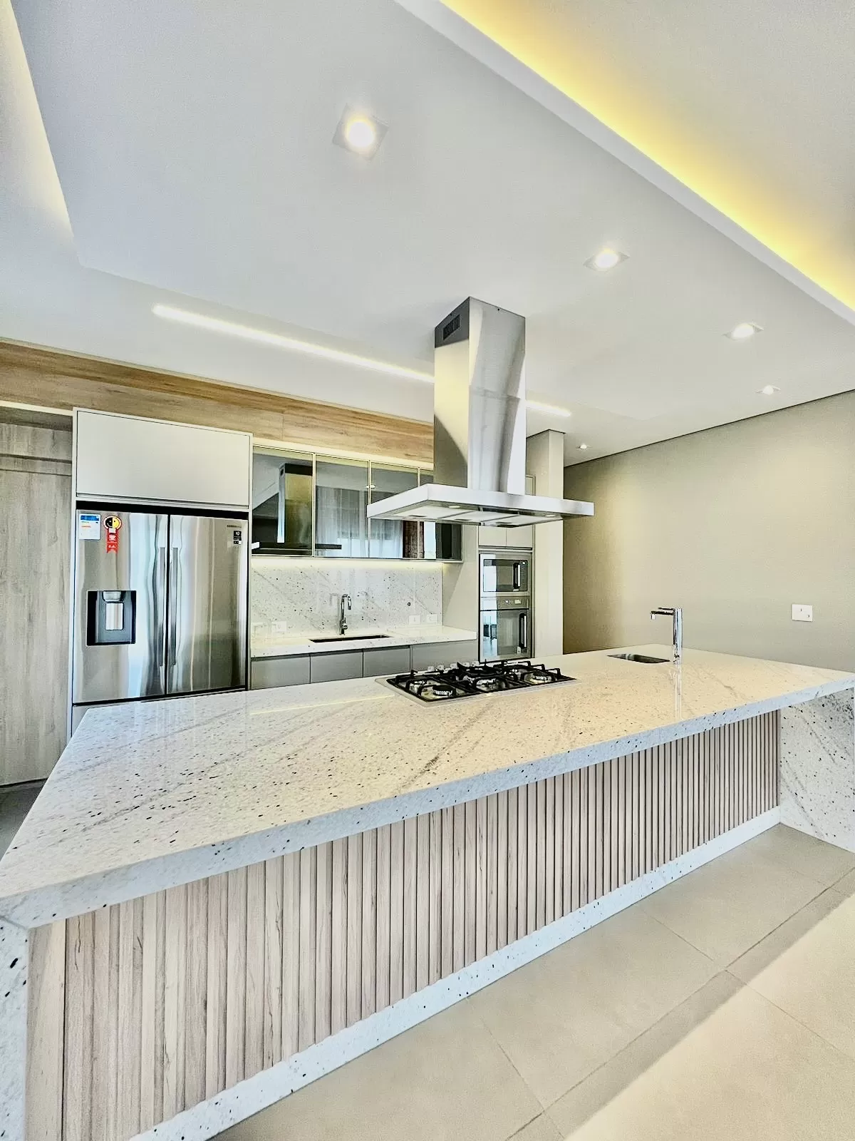 Sobrado à Venda com 3 suítes sendo 1 master e piscina, 390m² em Votorantim/SP no Condomínio Aldeia da Mata