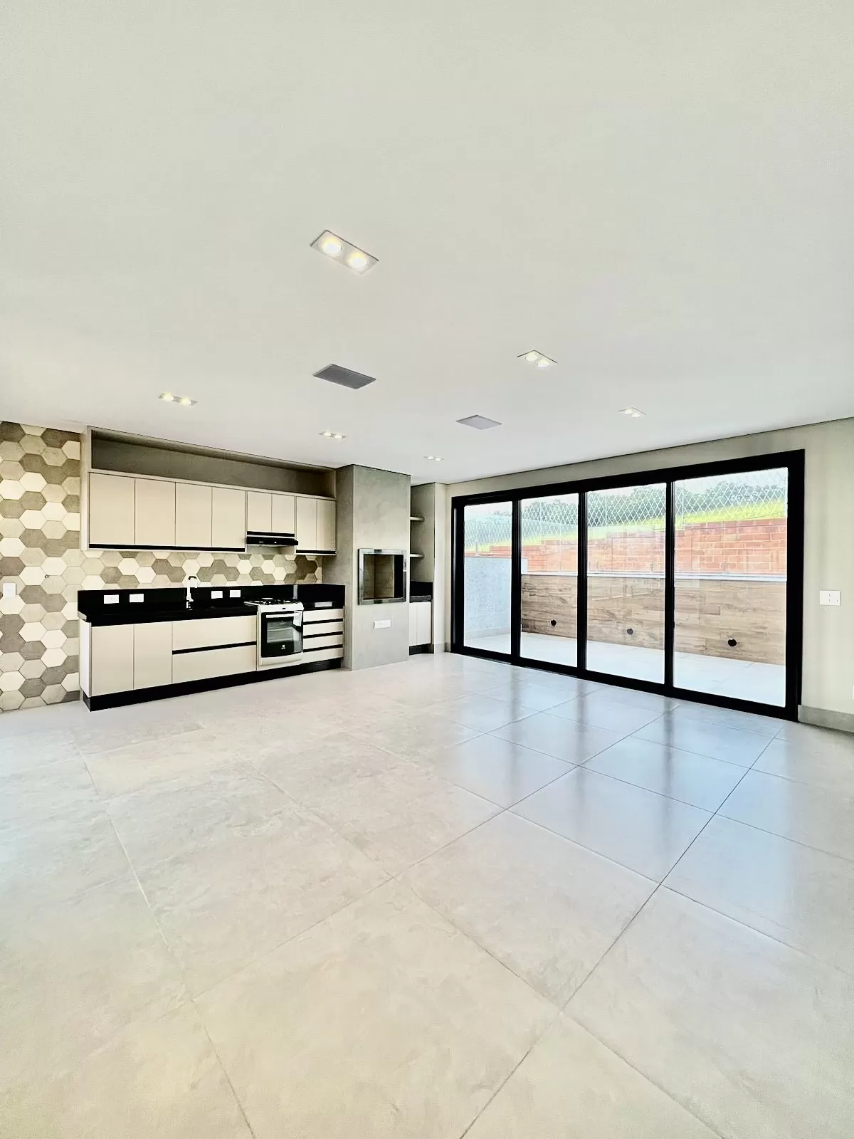 Sobrado à Venda com 3 suítes sendo 1 master e piscina, 390m² em Votorantim/SP no Condomínio Aldeia da Mata