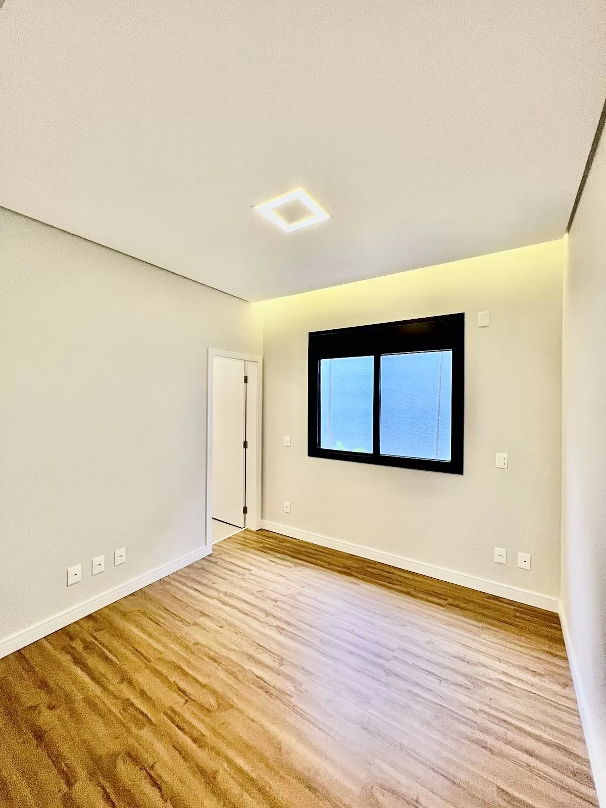 Sobrado à Venda com 3 suítes sendo 1 master e piscina, 390m² em Votorantim/SP no Condomínio Aldeia da Mata