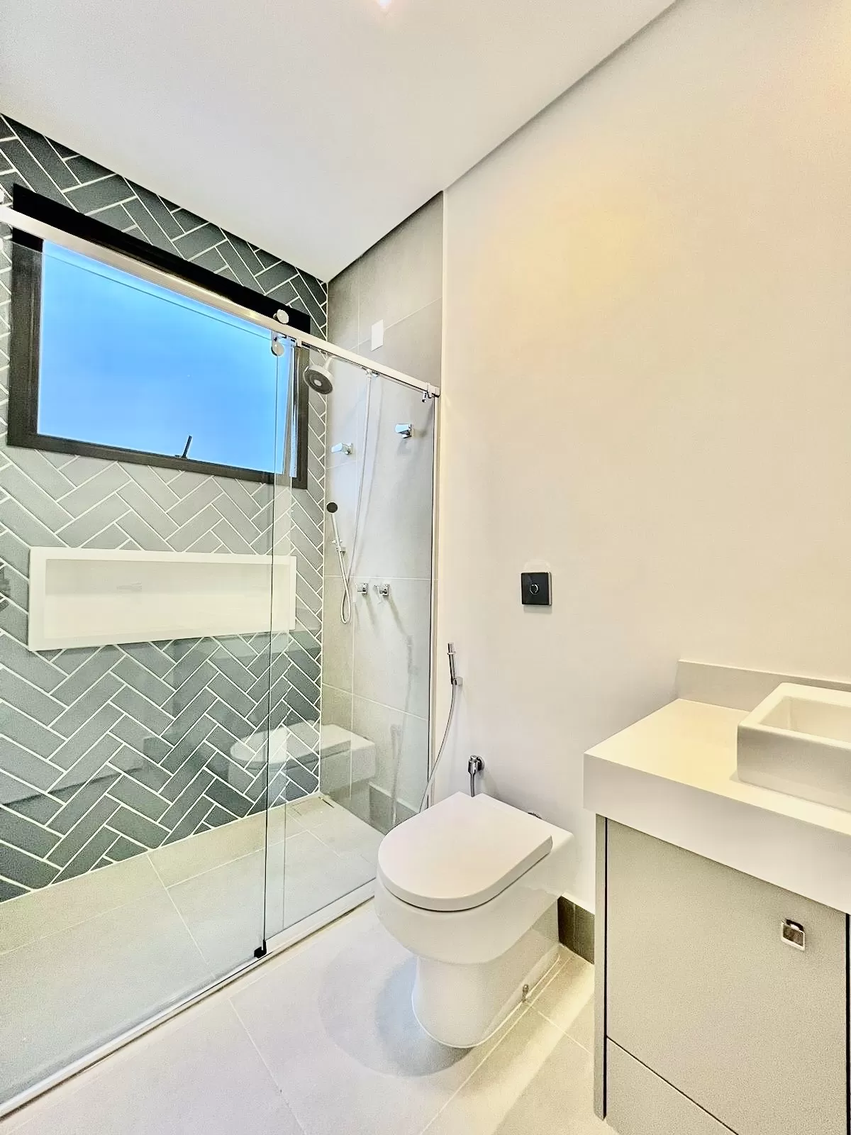 Sobrado à Venda com 3 suítes sendo 1 master e piscina, 390m² em Votorantim/SP no Condomínio Aldeia da Mata