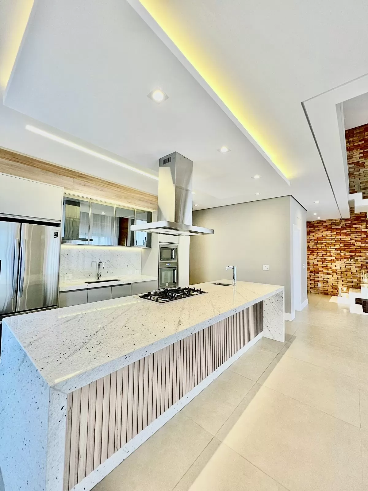 Sobrado à Venda com 3 suítes sendo 1 master e piscina, 390m² em Votorantim/SP no Condomínio Aldeia da Mata