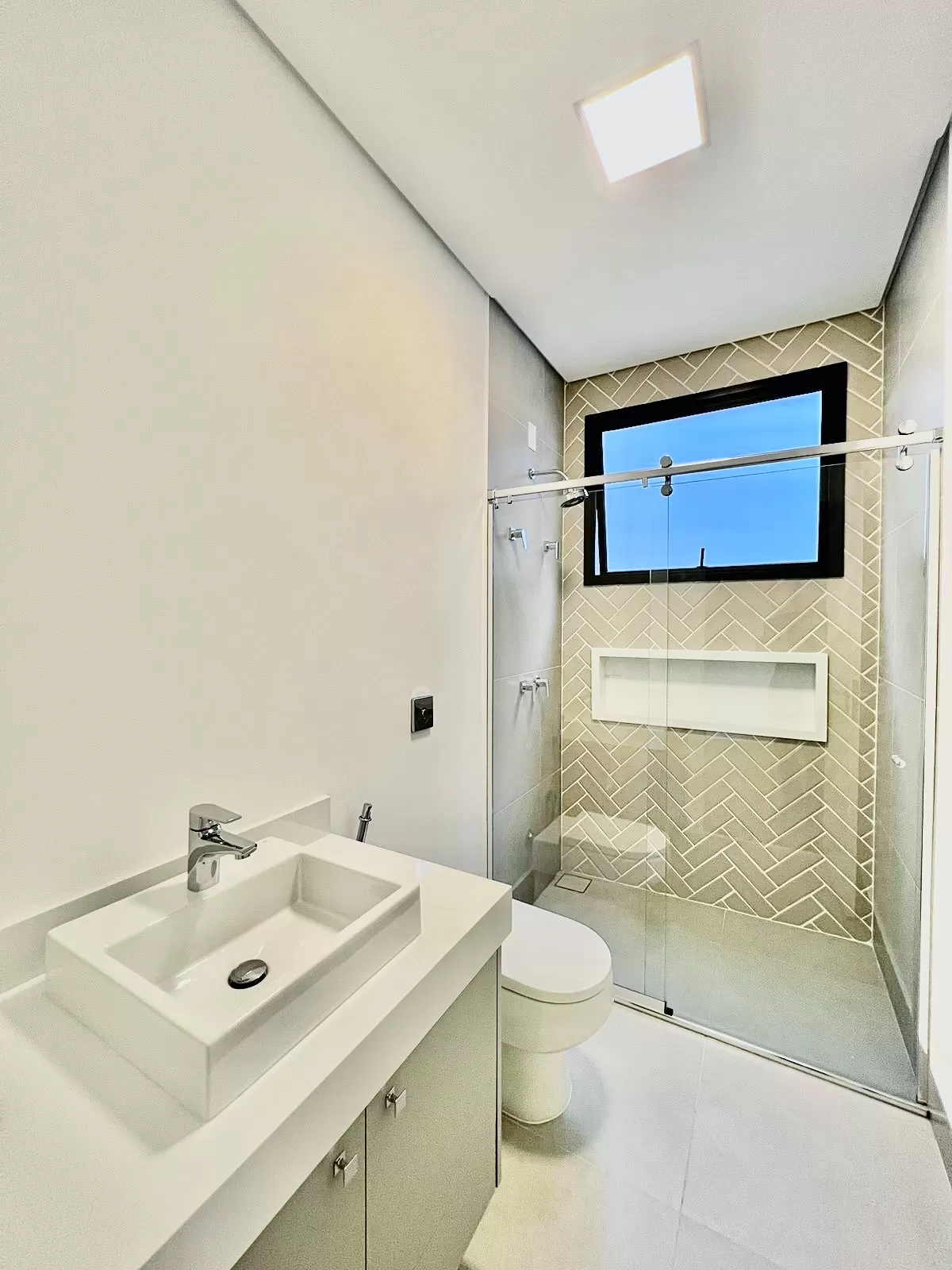 Sobrado à Venda com 3 suítes sendo 1 master e piscina, 390m² em Votorantim/SP no Condomínio Aldeia da Mata