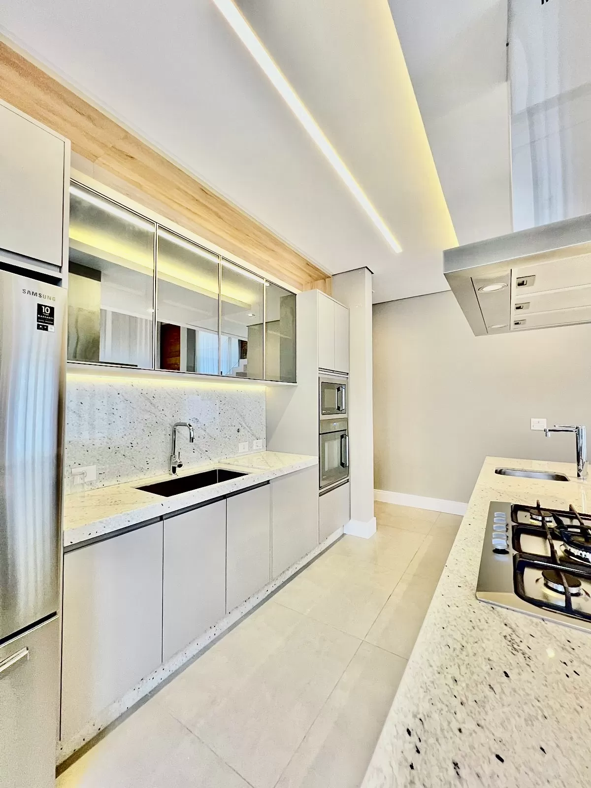 Sobrado à Venda com 3 suítes sendo 1 master e piscina, 390m² em Votorantim/SP no Condomínio Aldeia da Mata