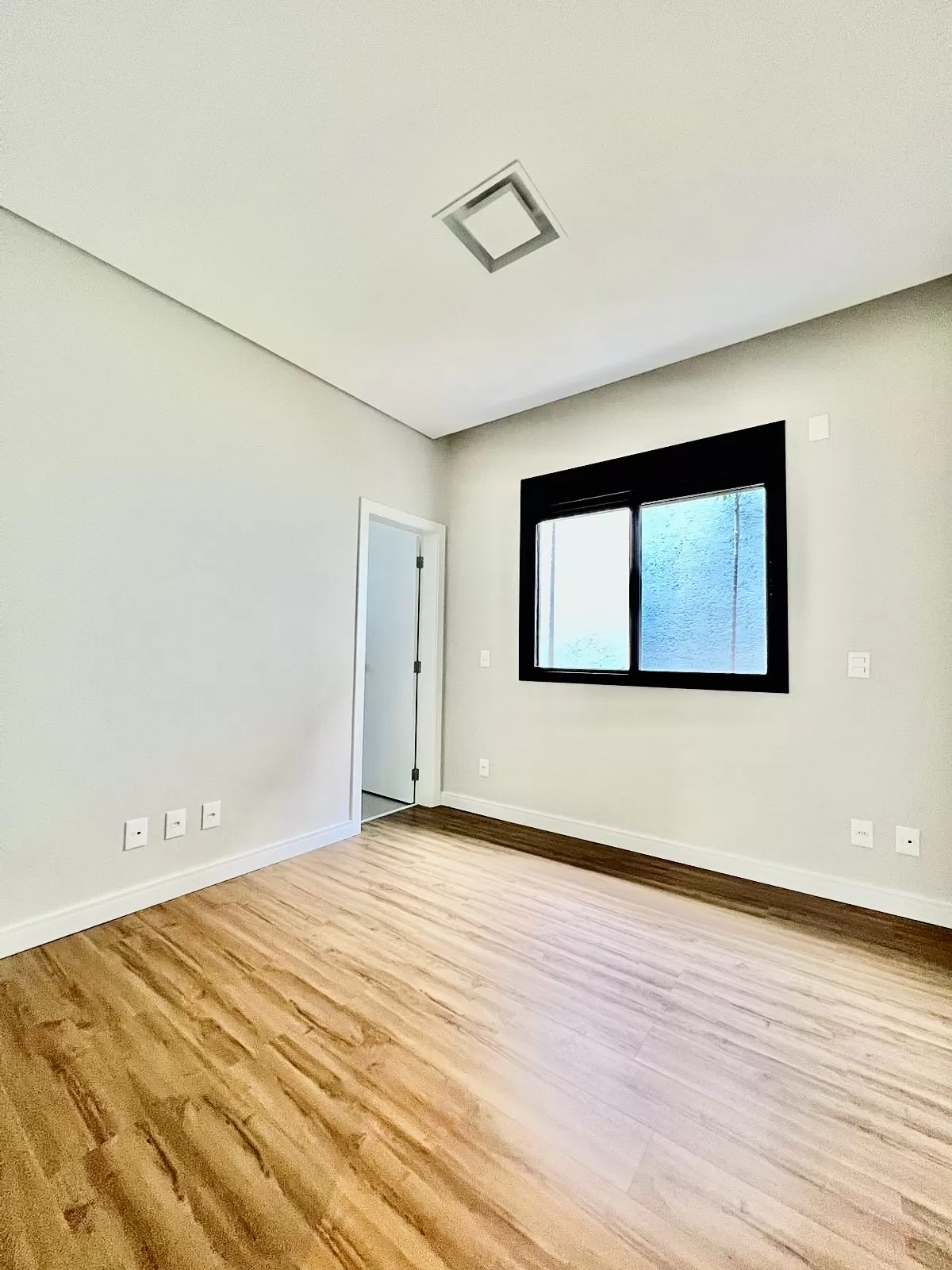 Sobrado à Venda com 3 suítes sendo 1 master e piscina, 390m² em Votorantim/SP no Condomínio Aldeia da Mata