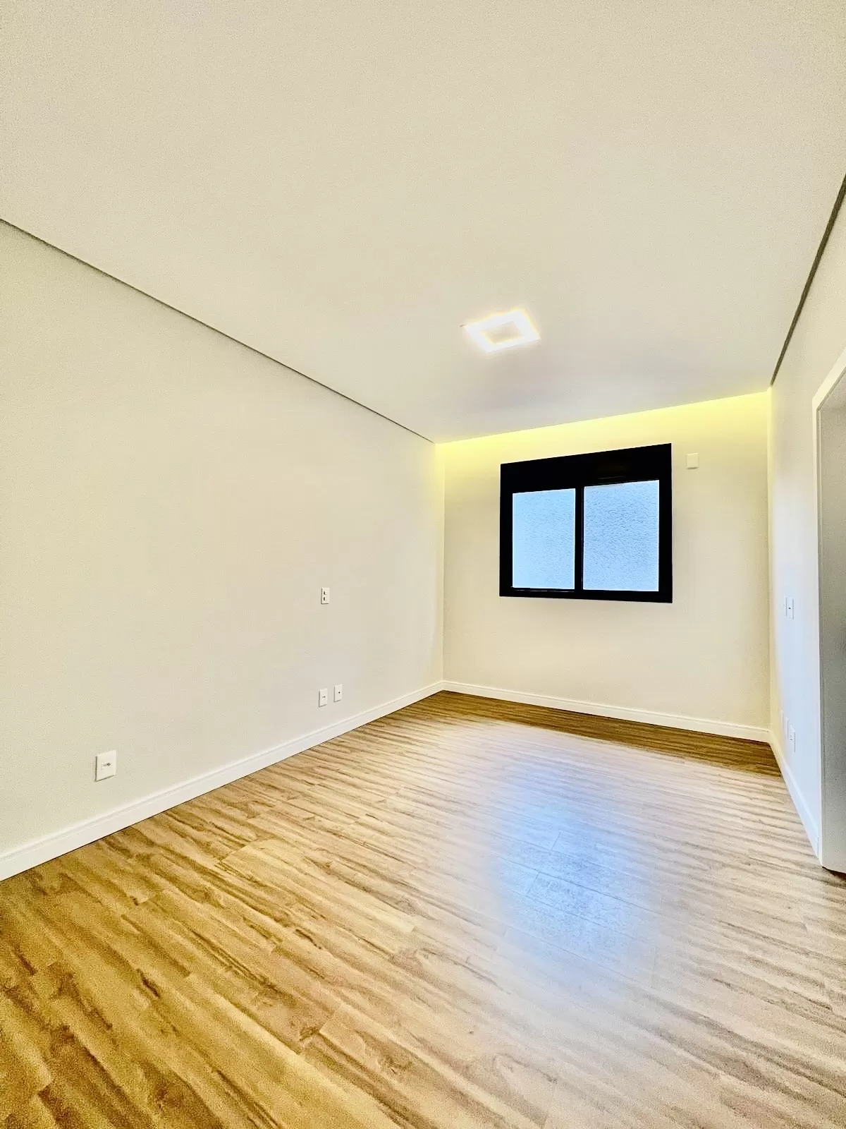 Sobrado à Venda com 3 suítes sendo 1 master e piscina, 390m² em Votorantim/SP no Condomínio Aldeia da Mata