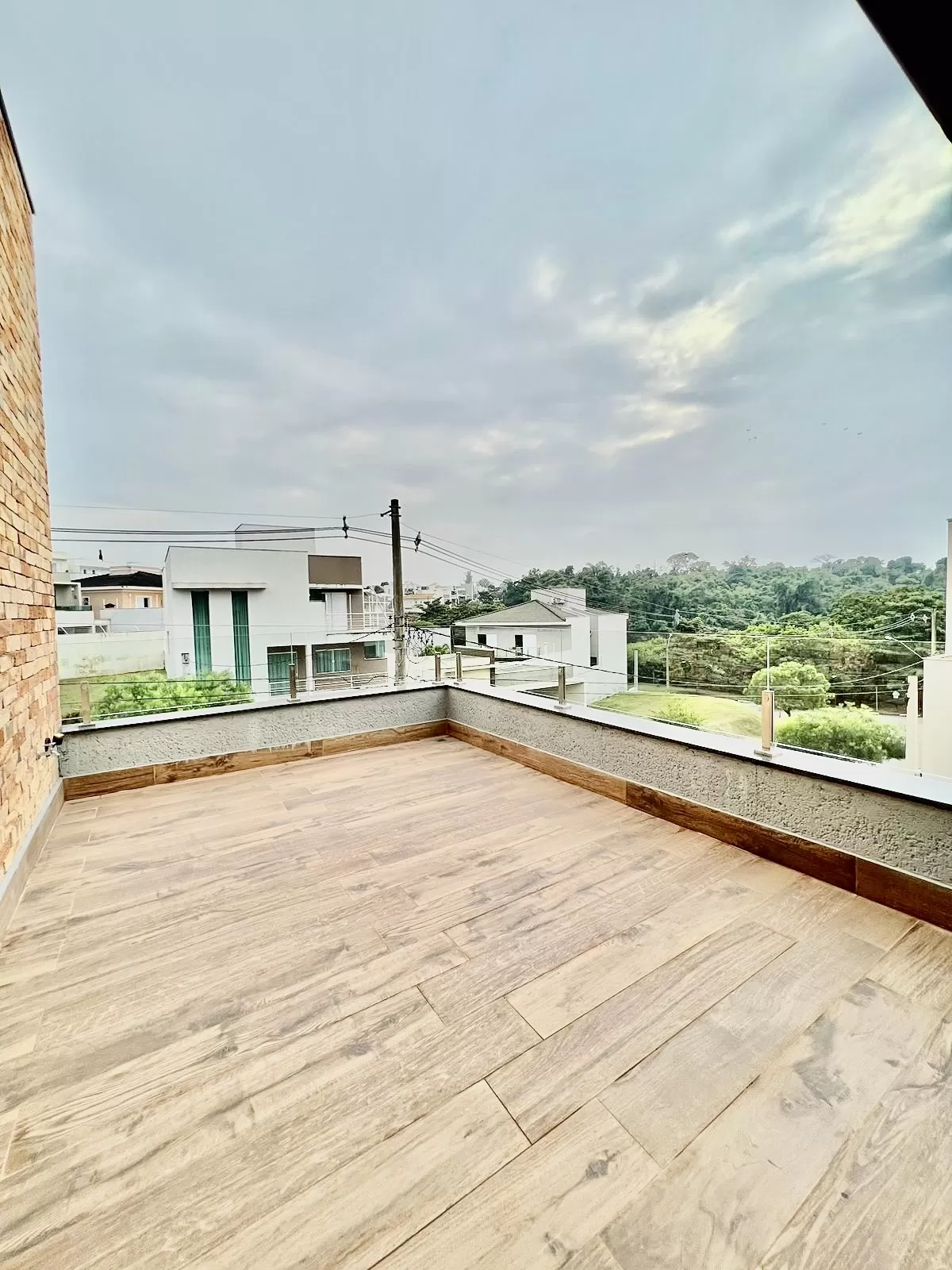 Sobrado à Venda com 3 suítes sendo 1 master e piscina, 390m² em Votorantim/SP no Condomínio Aldeia da Mata