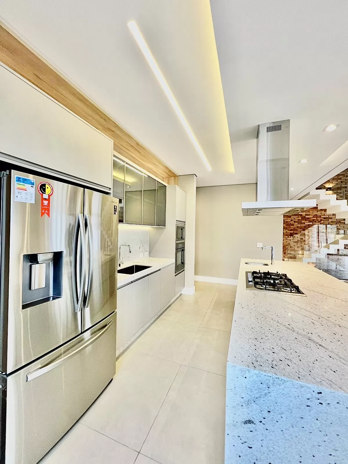 Sobrado à Venda com 3 suítes sendo 1 master e piscina, 390m² em Votorantim/SP no Condomínio Aldeia da Mata