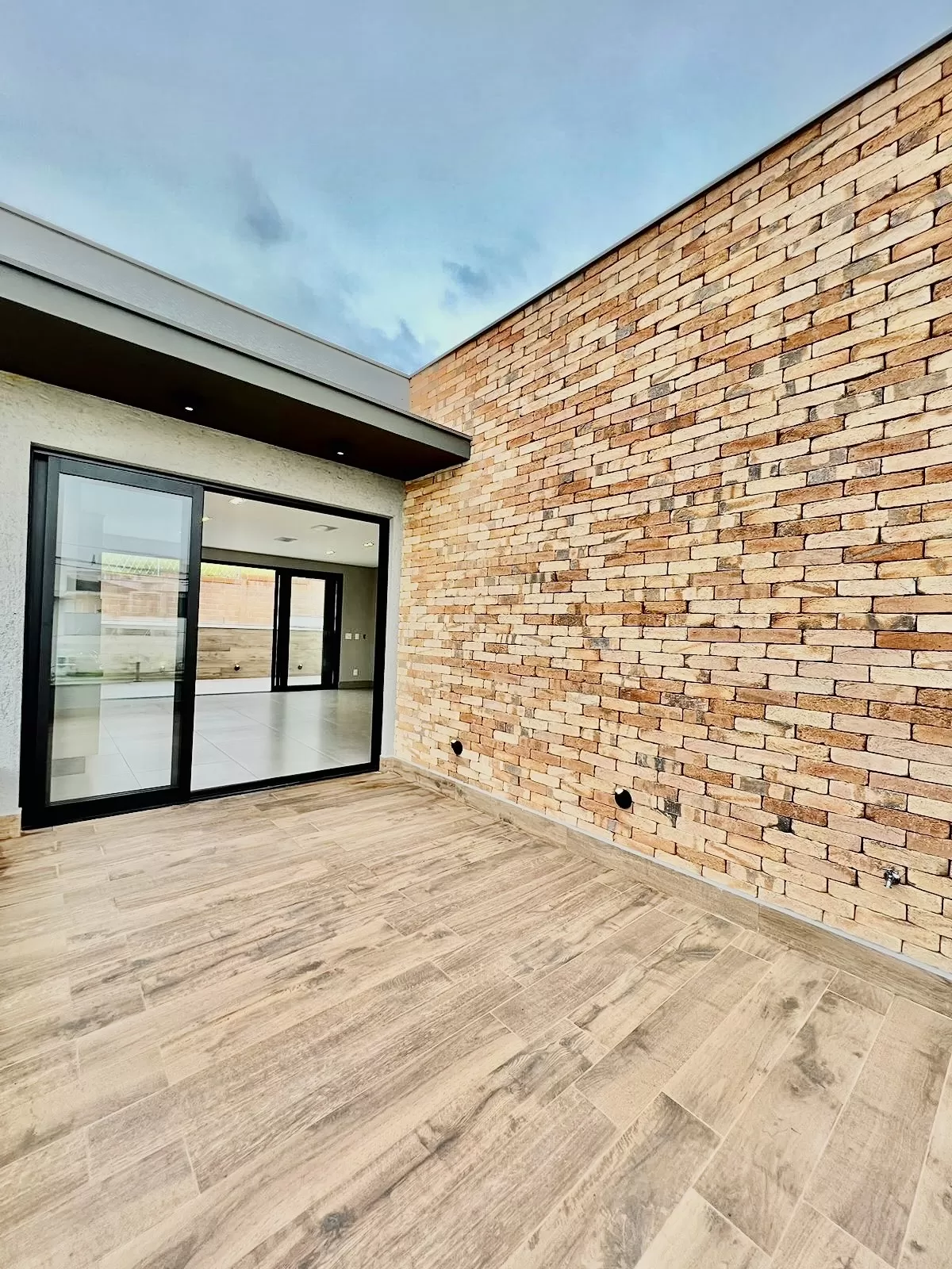 Sobrado à Venda com 3 suítes sendo 1 master e piscina, 390m² em Votorantim/SP no Condomínio Aldeia da Mata