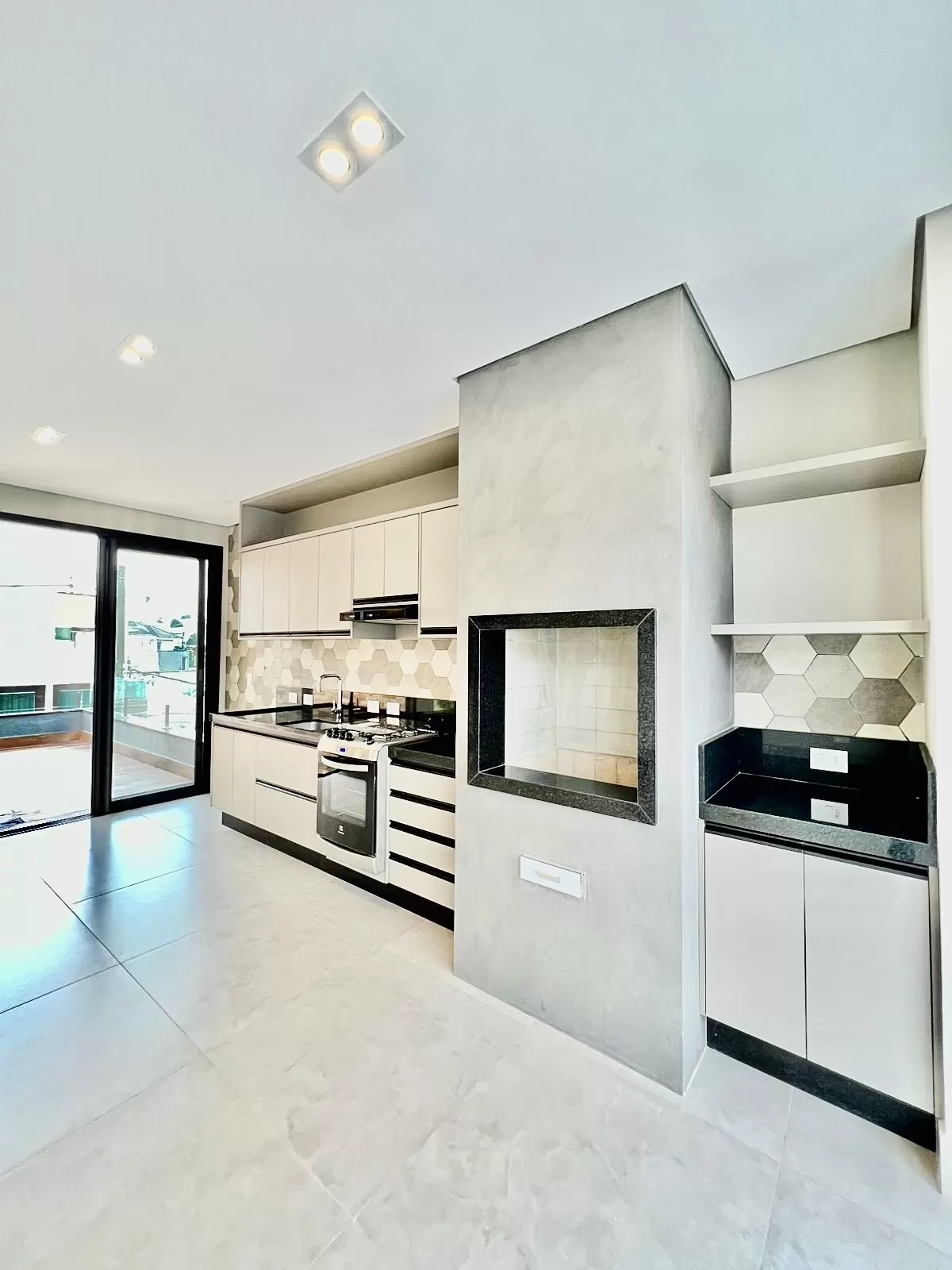 Sobrado à Venda com 3 suítes sendo 1 master e piscina, 390m² em Votorantim/SP no Condomínio Aldeia da Mata