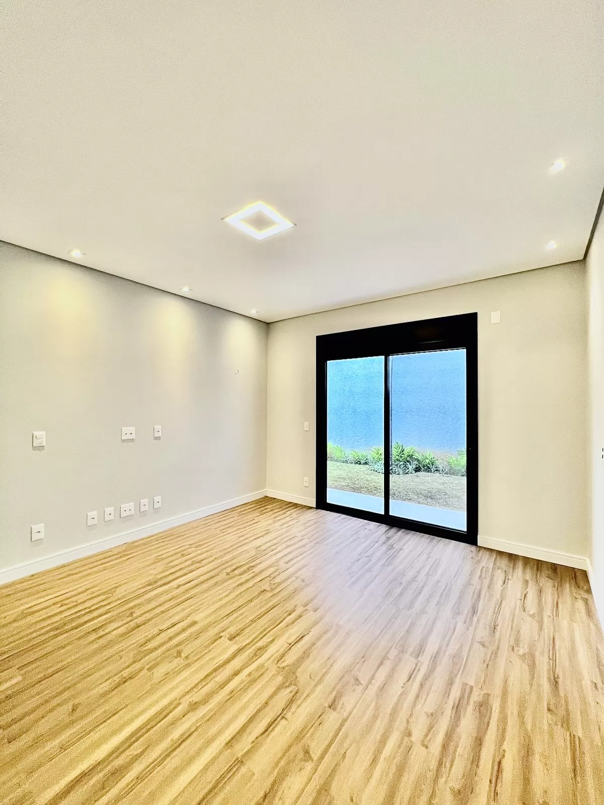 Sobrado à Venda com 3 suítes sendo 1 master e piscina, 390m² em Votorantim/SP no Condomínio Aldeia da Mata