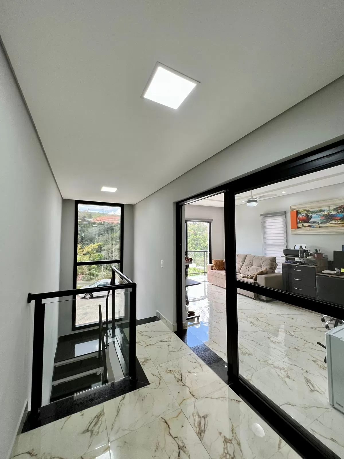 Sobrado à Venda com 3 dormitórios sendo 1 suíte e móveis planejados, 141m² no Condomínio Vale Azul em Votorantim/SP