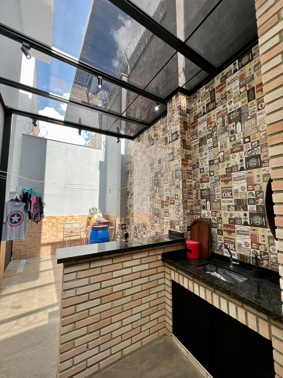 Sobrado à Venda com 3 dormitórios sendo 1 suíte e móveis planejados, 141m² no Condomínio Vale Azul em Votorantim/SP