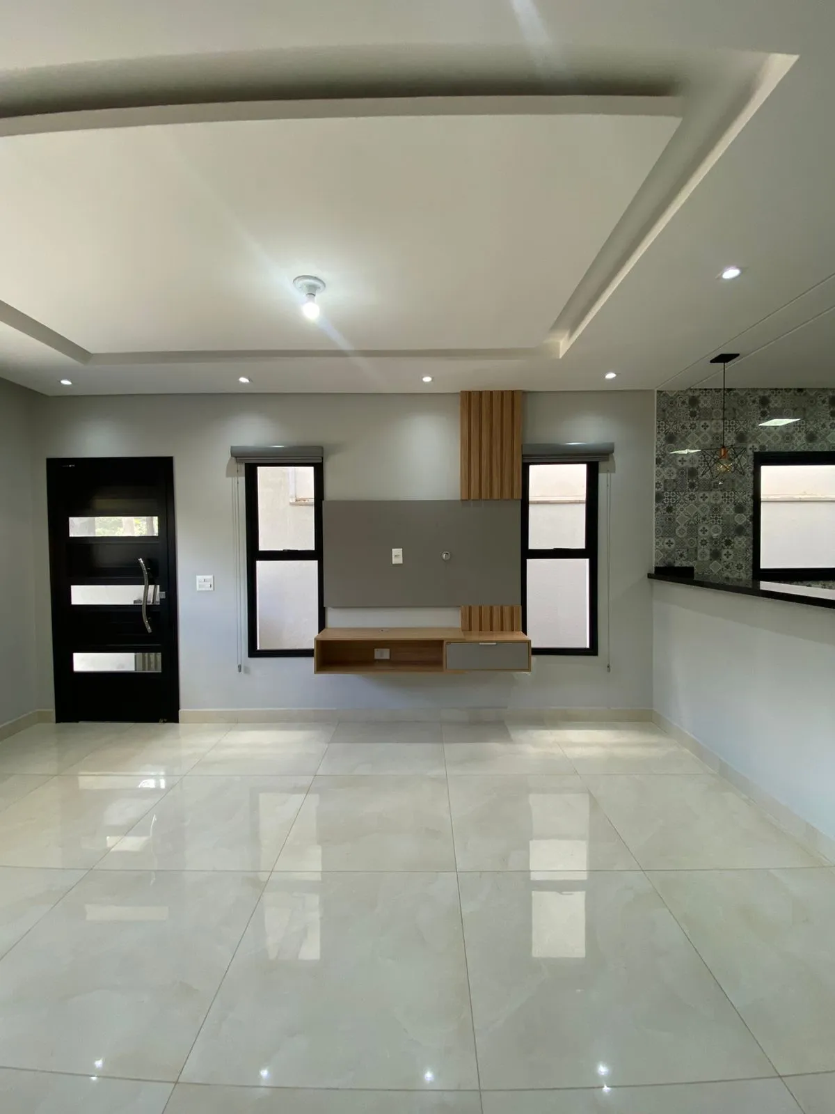 Sobrado à Venda com 3 dormitórios sendo 1 suíte e móveis planejados, 141m² no Condomínio Vale Azul em Votorantim/SP