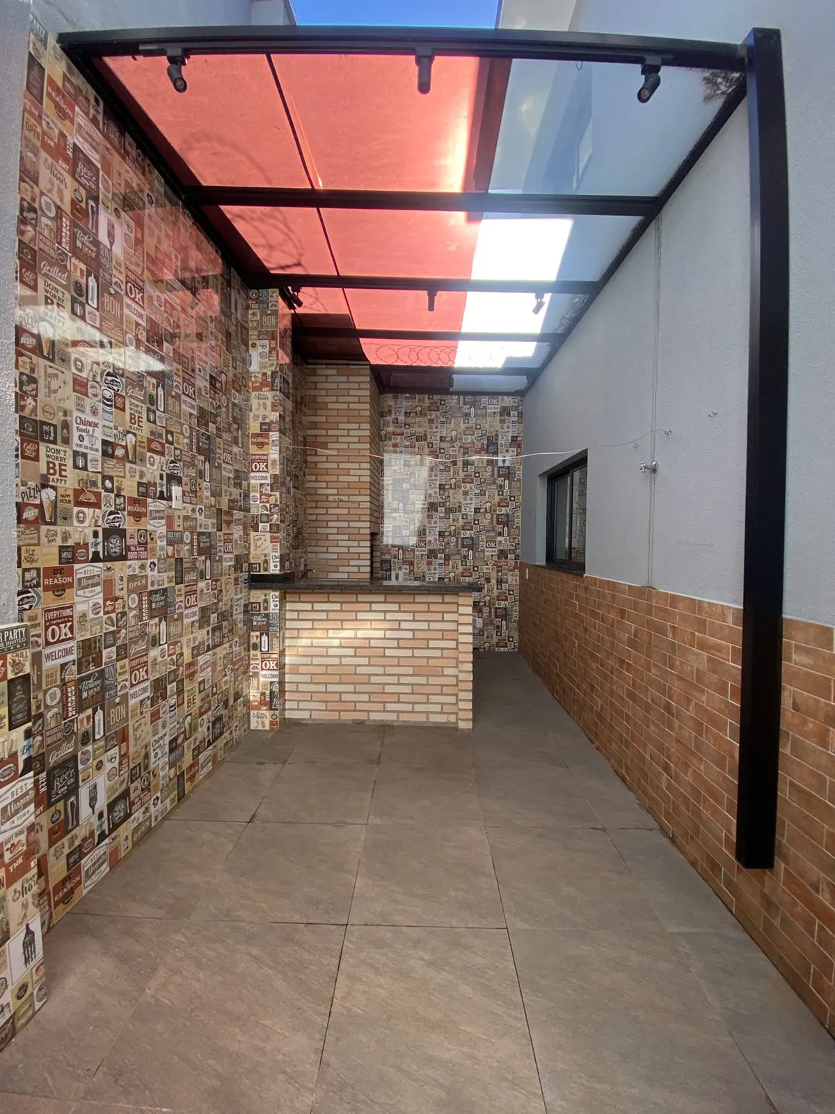 Sobrado à Venda com 3 dormitórios sendo 1 suíte e móveis planejados, 141m² no Condomínio Vale Azul em Votorantim/SP