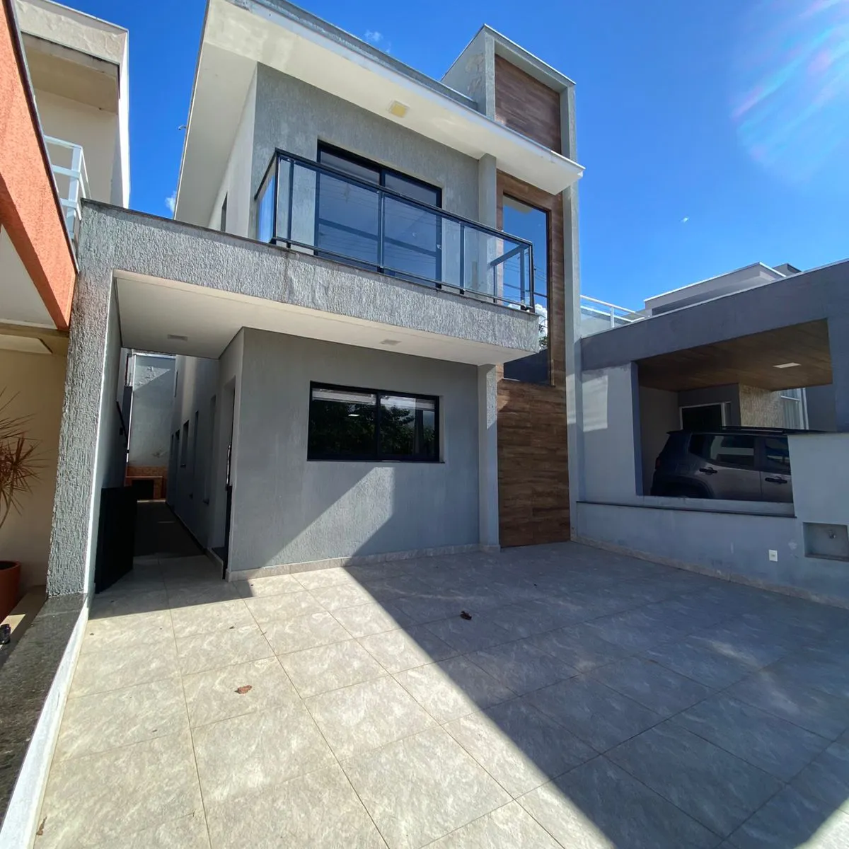 Sobrado à Venda com 3 dormitórios sendo 1 suíte e móveis planejados, 141m² no Condomínio Vale Azul em Votorantim/SP