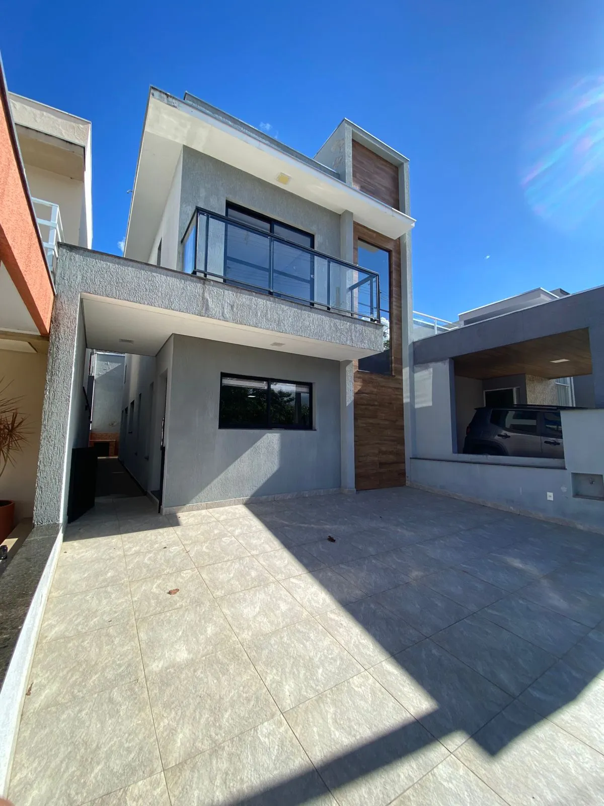 Sobrado à Venda com 3 dormitórios sendo 1 suíte e móveis planejados, 141m² no Condomínio Vale Azul em Votorantim/SP