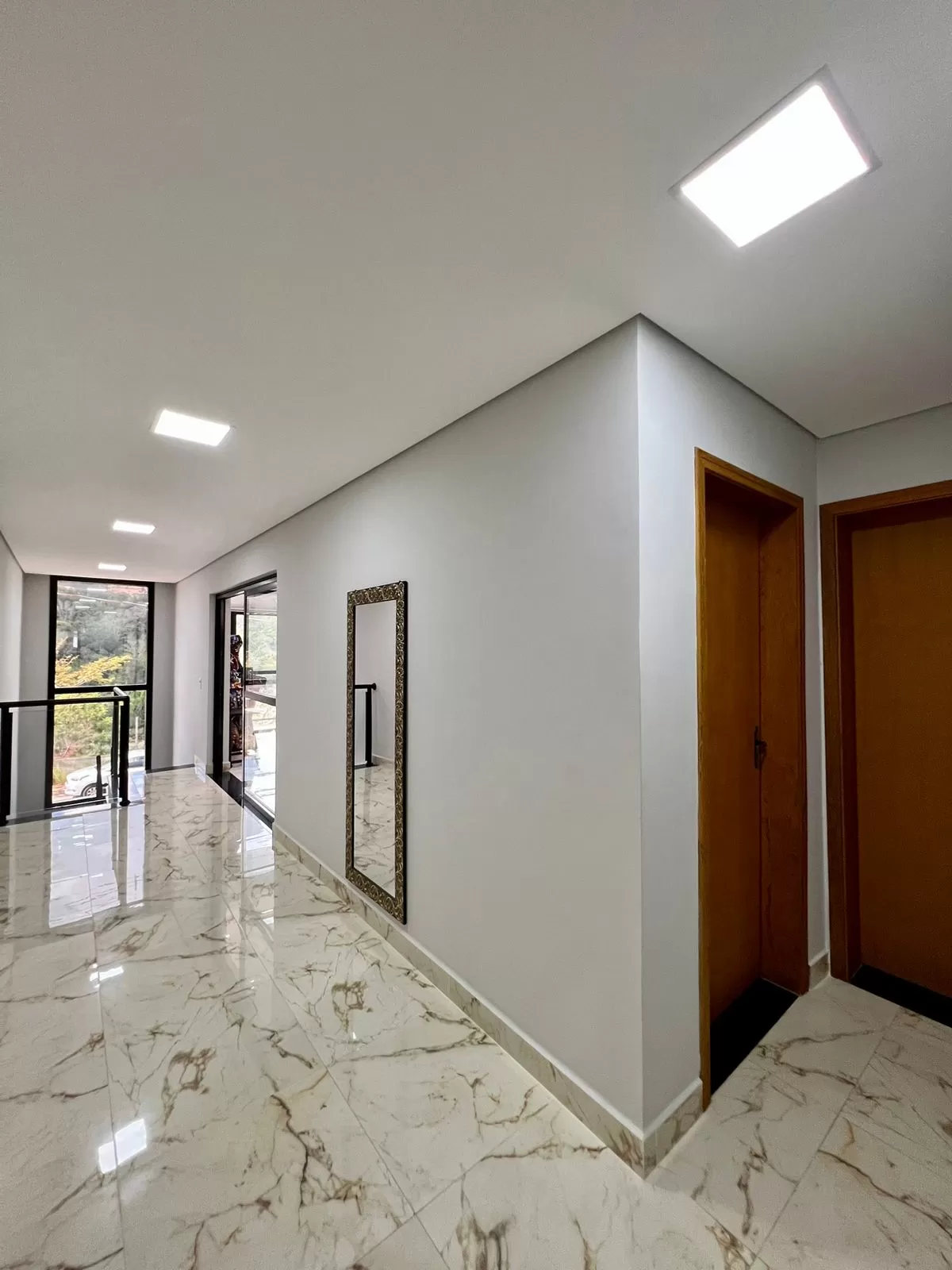 Sobrado à Venda com 3 dormitórios sendo 1 suíte e móveis planejados, 141m² no Condomínio Vale Azul em Votorantim/SP