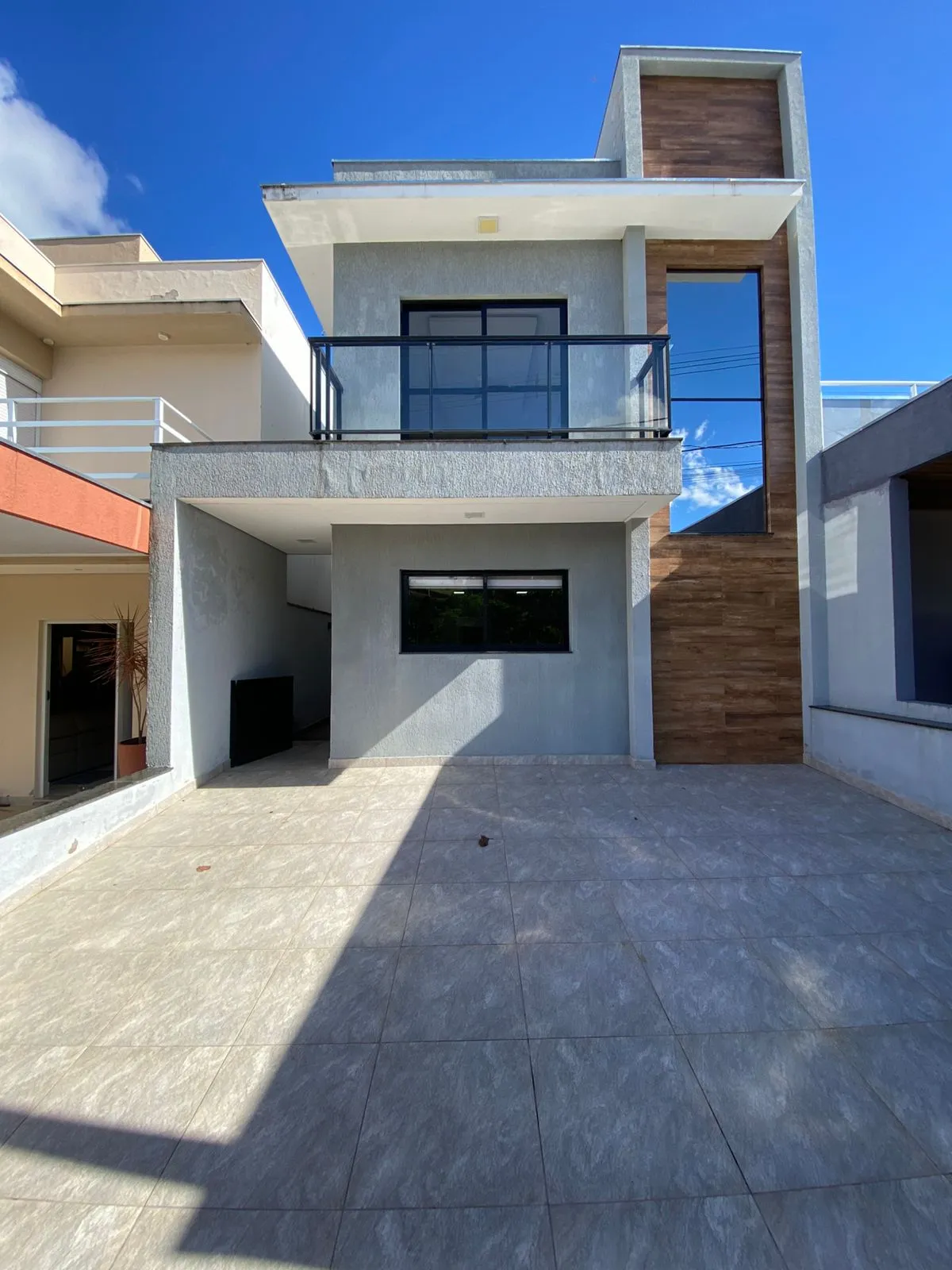 Sobrado à Venda com 3 dormitórios sendo 1 suíte e móveis planejados, 141m² no Condomínio Vale Azul em Votorantim/SP