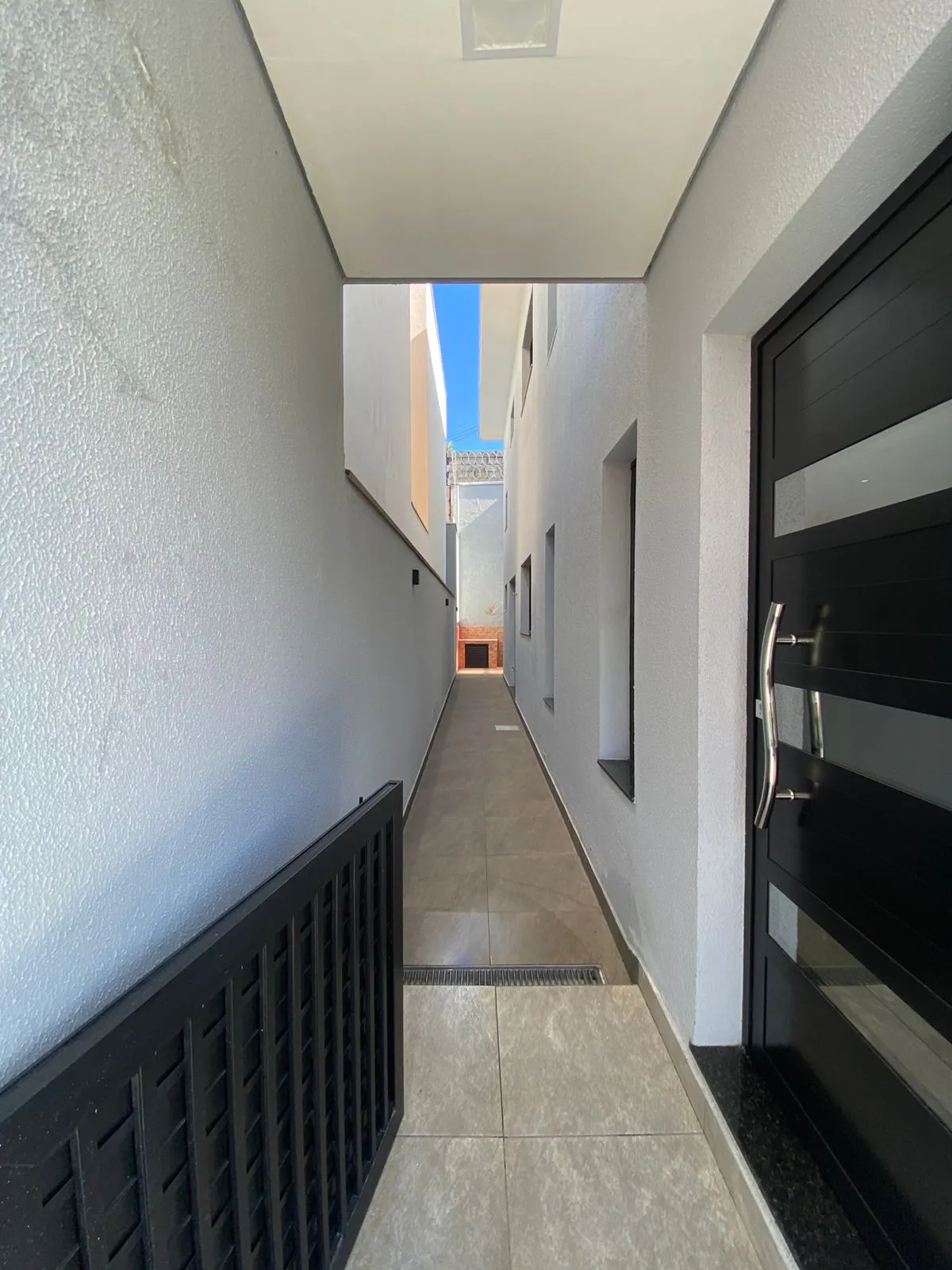 Sobrado à Venda com 3 dormitórios sendo 1 suíte e móveis planejados, 141m² no Condomínio Vale Azul em Votorantim/SP