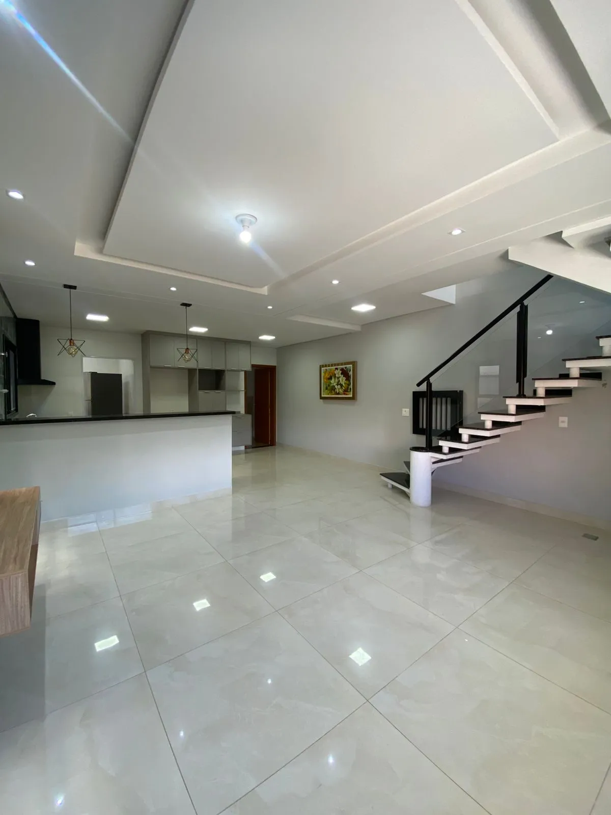 Sobrado à Venda com 3 dormitórios sendo 1 suíte e móveis planejados, 141m² no Condomínio Vale Azul em Votorantim/SP