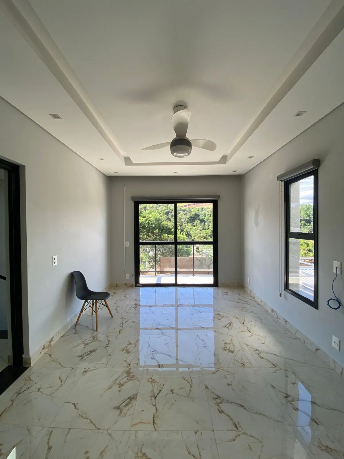 Sobrado à Venda com 3 dormitórios sendo 1 suíte e móveis planejados, 141m² no Condomínio Vale Azul em Votorantim/SP