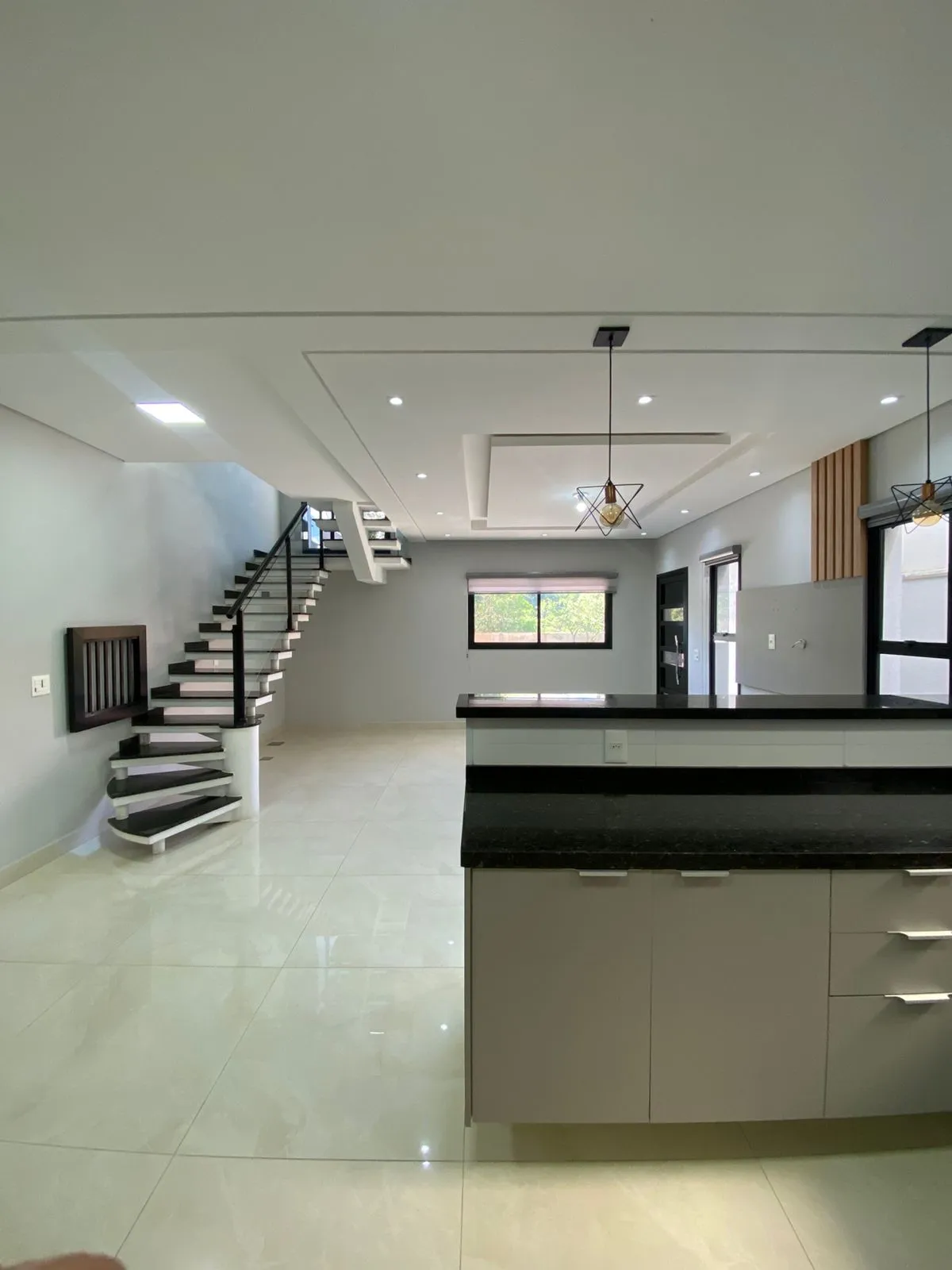 Sobrado à Venda com 3 dormitórios sendo 1 suíte e móveis planejados, 141m² no Condomínio Vale Azul em Votorantim/SP