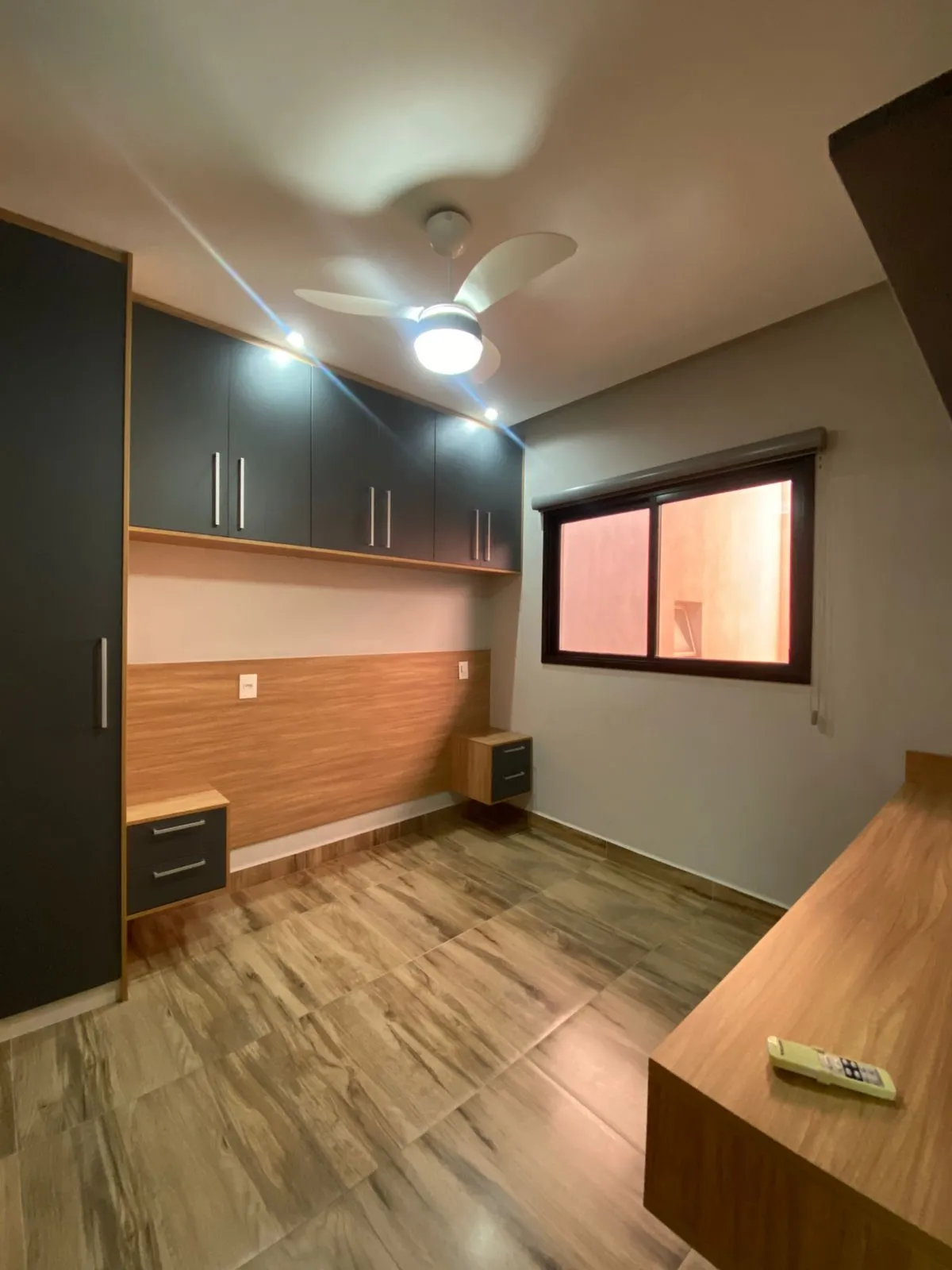 Sobrado à Venda com 3 dormitórios sendo 1 suíte e móveis planejados, 141m² no Condomínio Vale Azul em Votorantim/SP